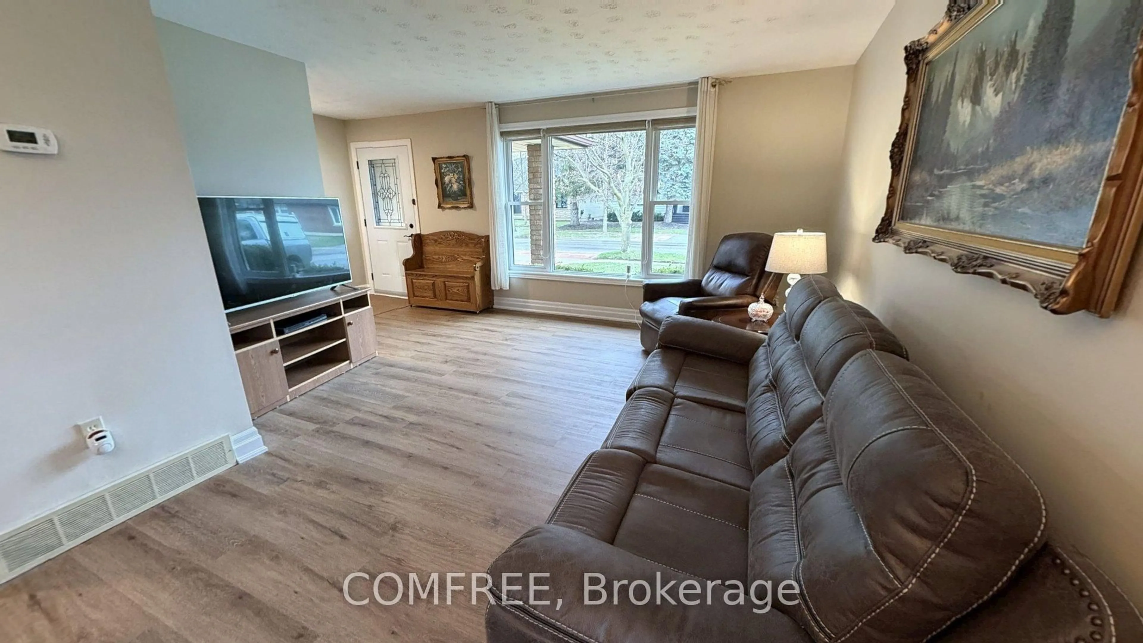 Living room with furniture, unknown for 6387 Riall St, Niagara Falls Ontario L2J 1Z4