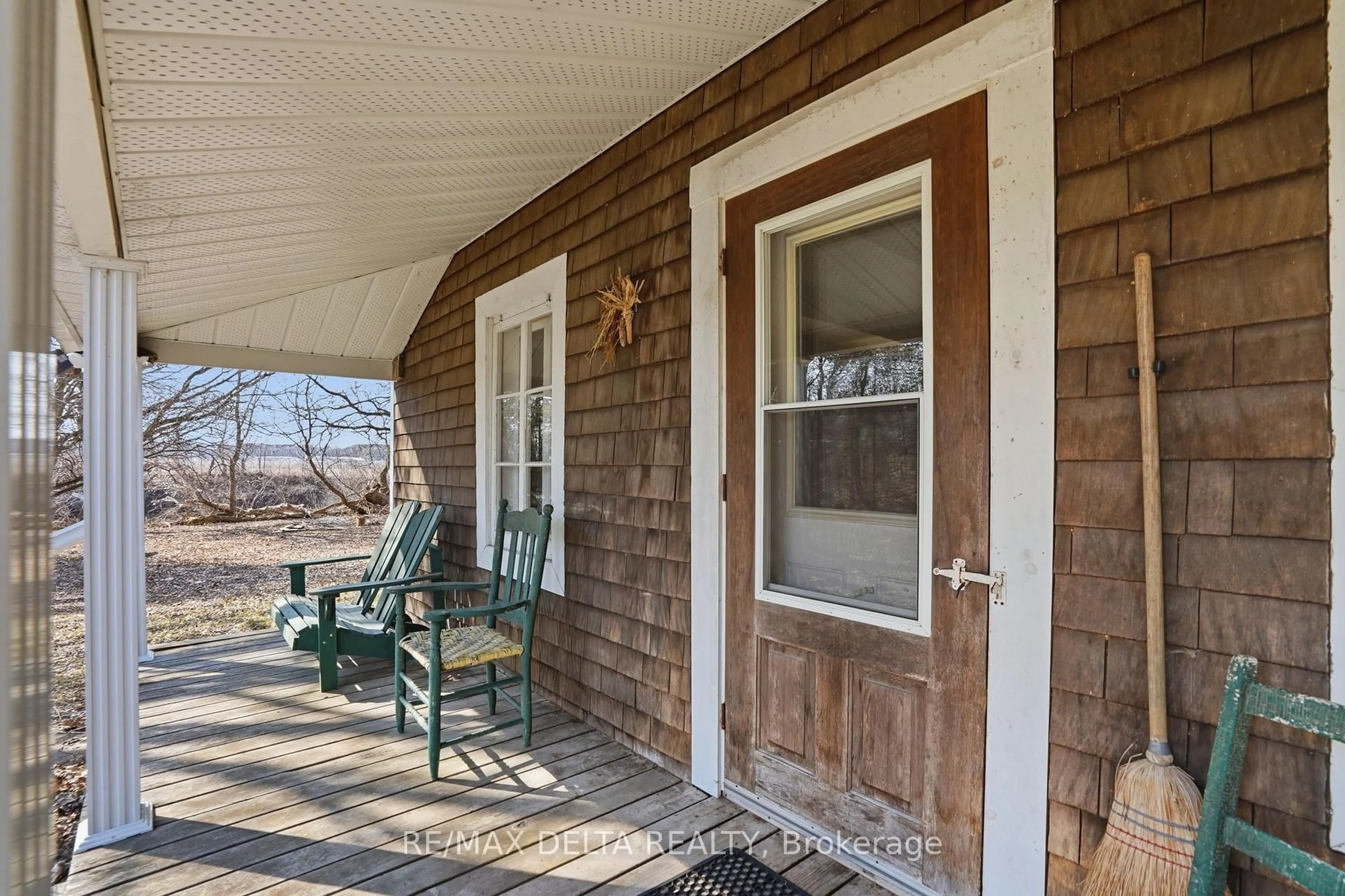 Indoor entryway for 2392 North Dixon Factory Rd, The Nation Ontario K0A 1E0