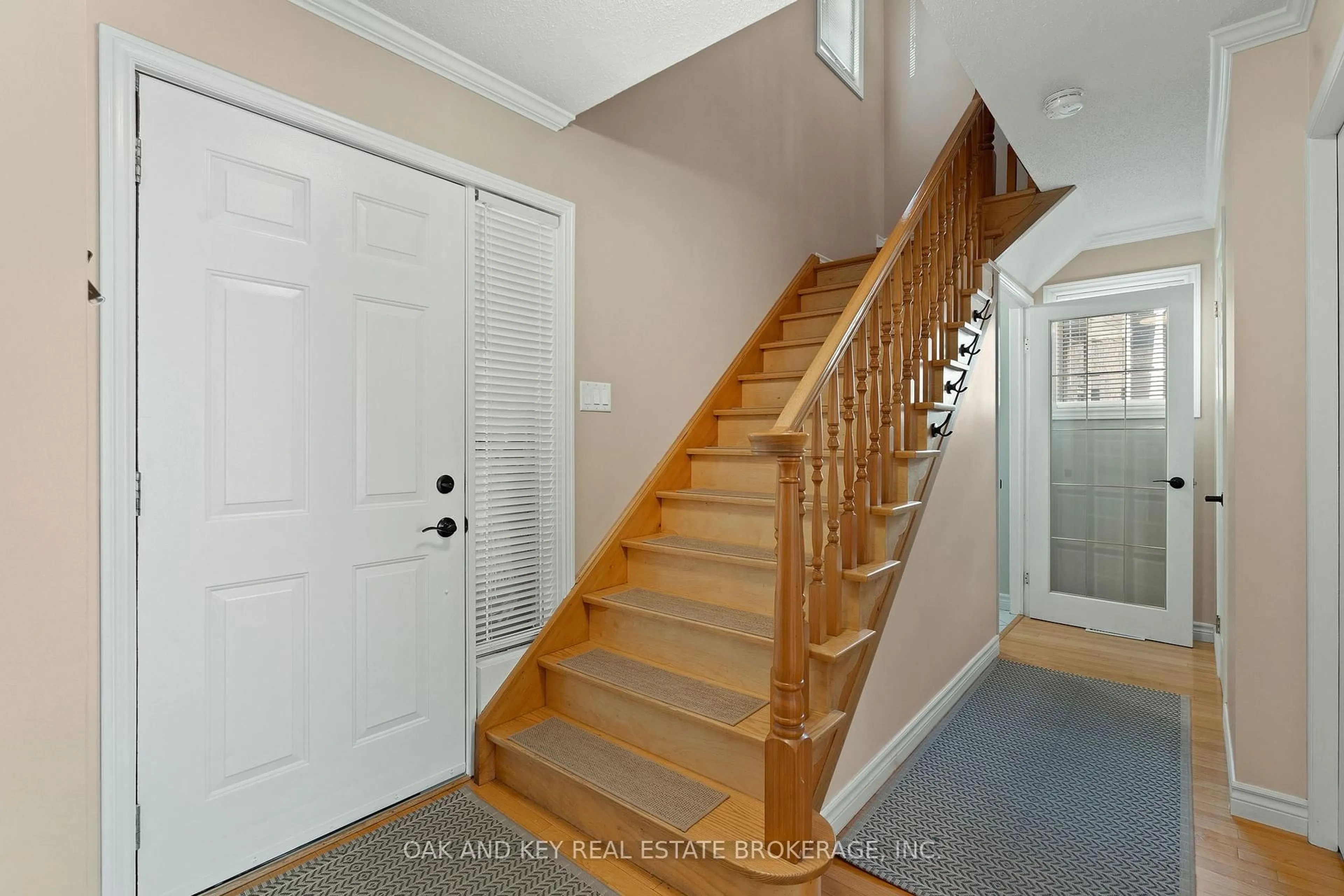 Indoor entryway for 143 Golfview Rd, London South Ontario N6C 5V4