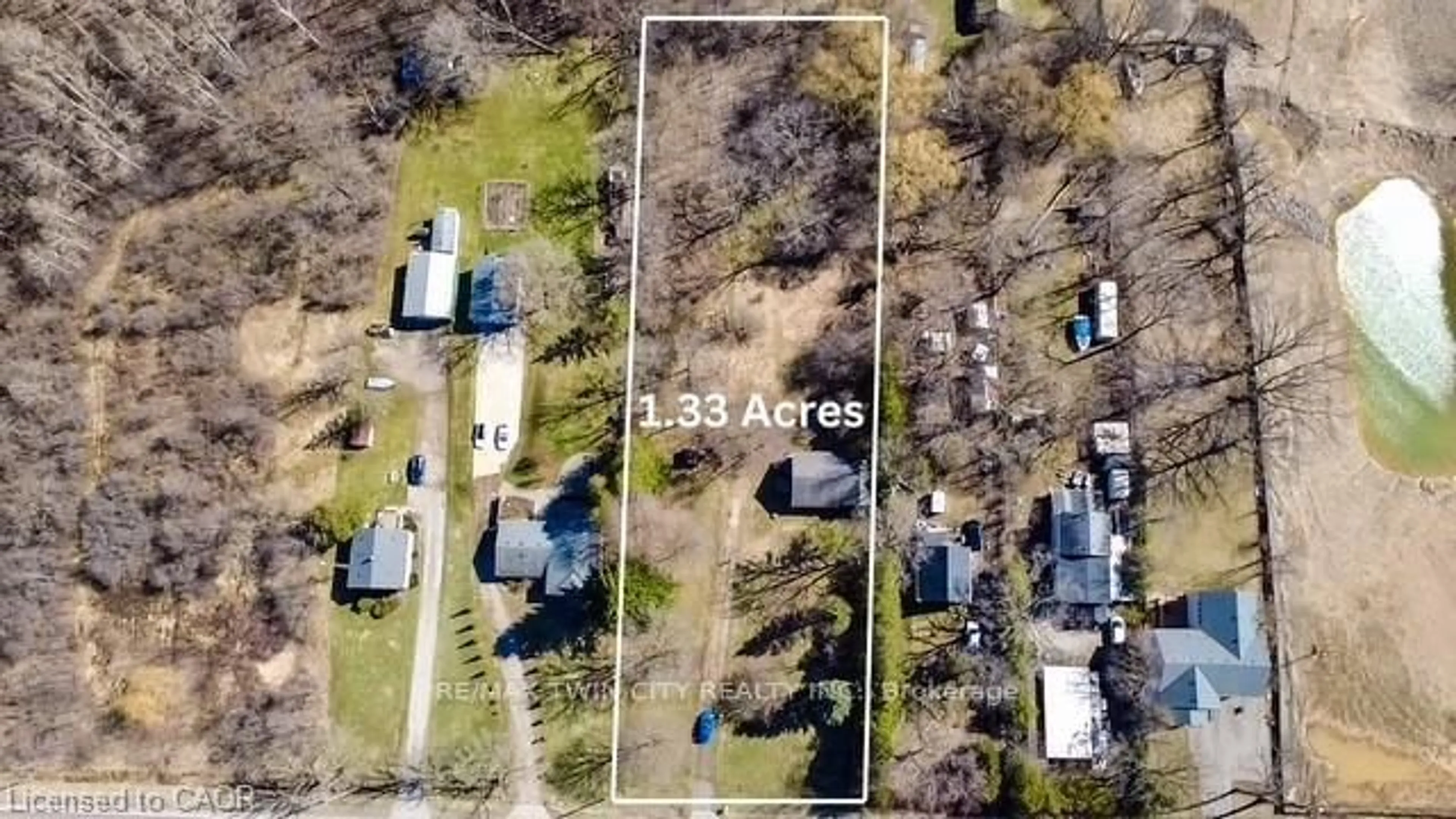 A pic from outside/outdoor area/front of a property/back of a property/a pic from drone, street for 1145 Main St, Cambridge Ontario N1R 5S7