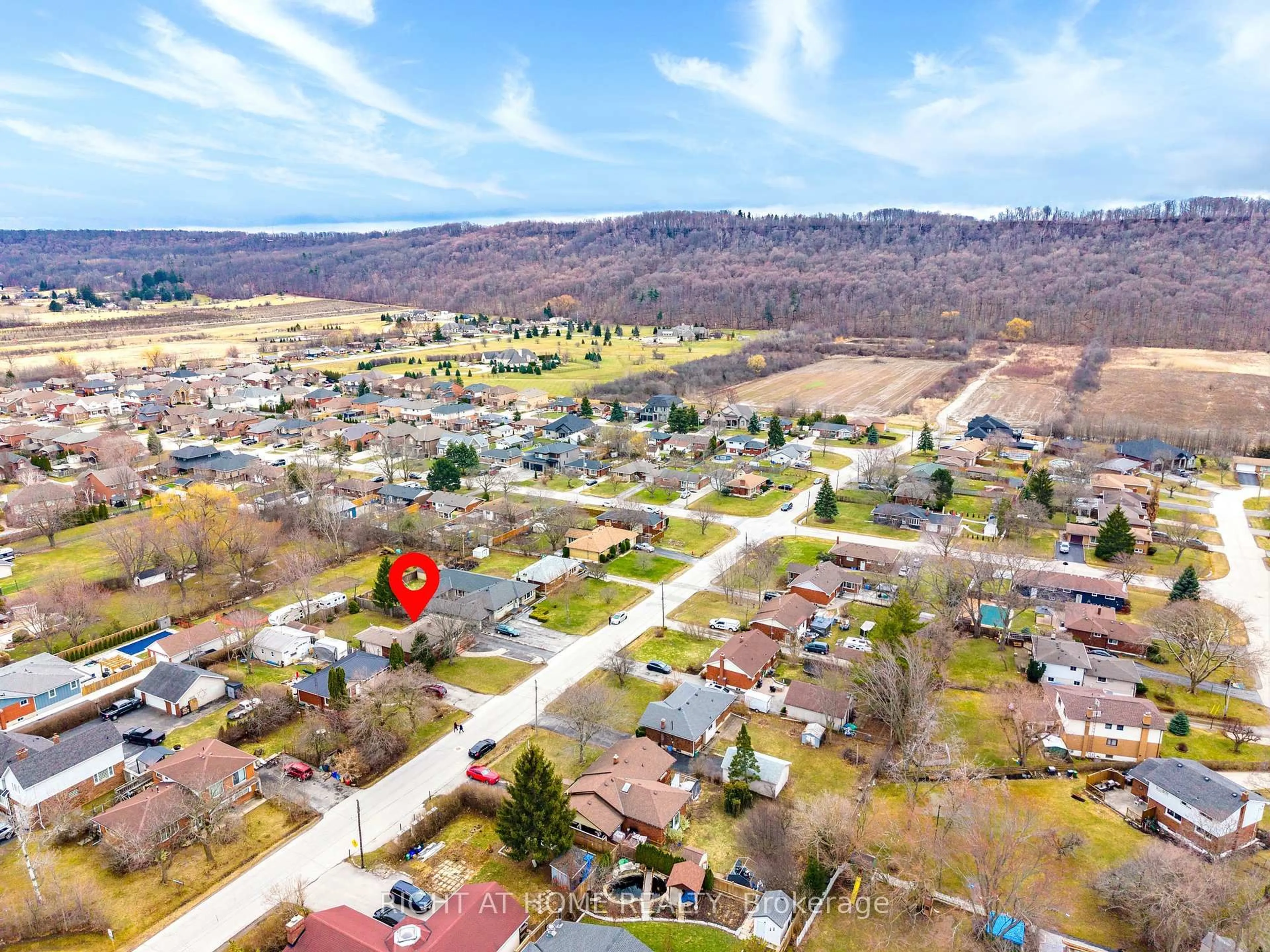 A pic from outside/outdoor area/front of a property/back of a property/a pic from drone, street for 226 Bel Air Ave, Hamilton Ontario L8E 5K2