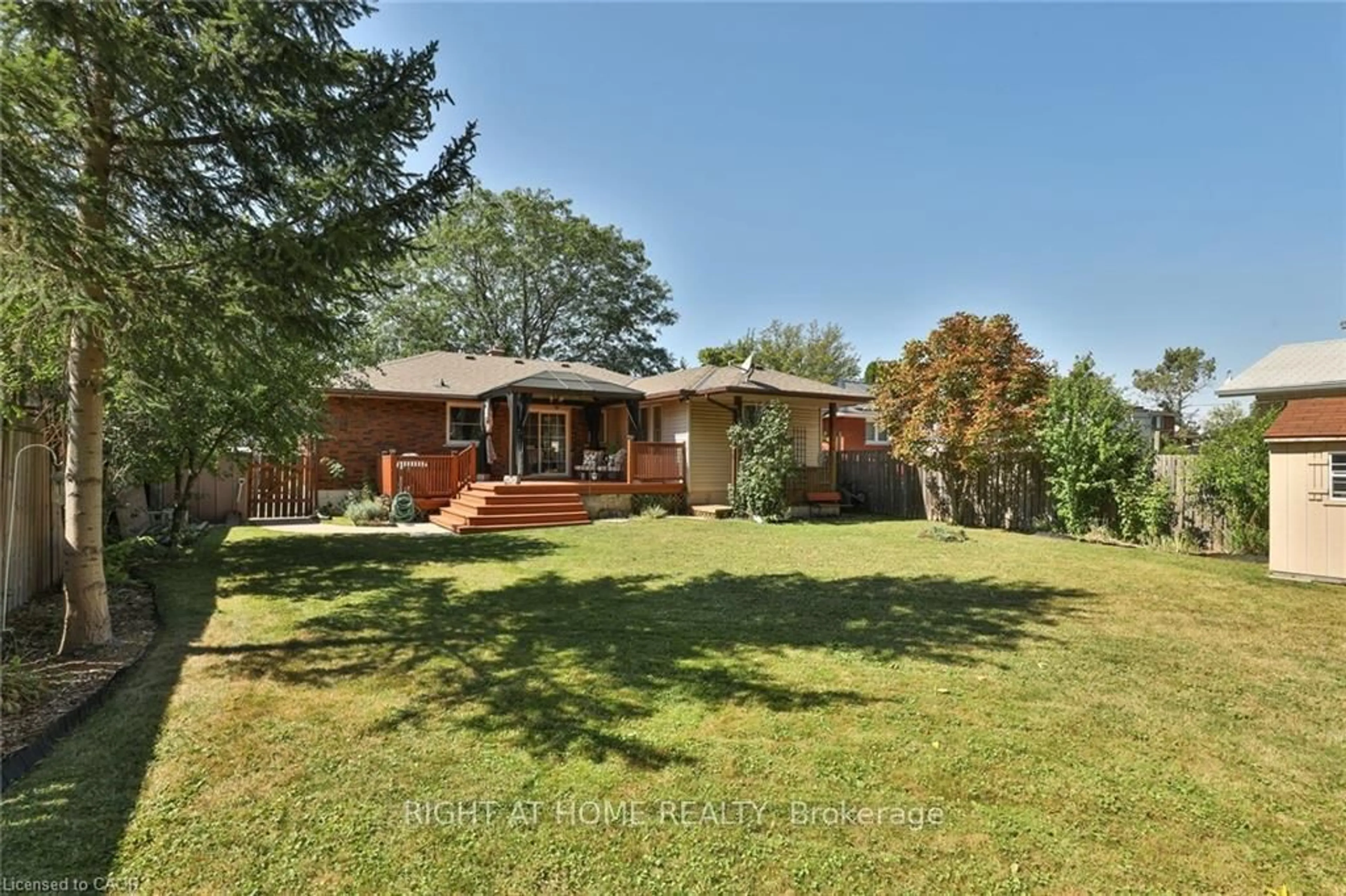 A pic from outside/outdoor area/front of a property/back of a property/a pic from drone, unknown for 226 Bel Air Ave, Hamilton Ontario L8E 5K2