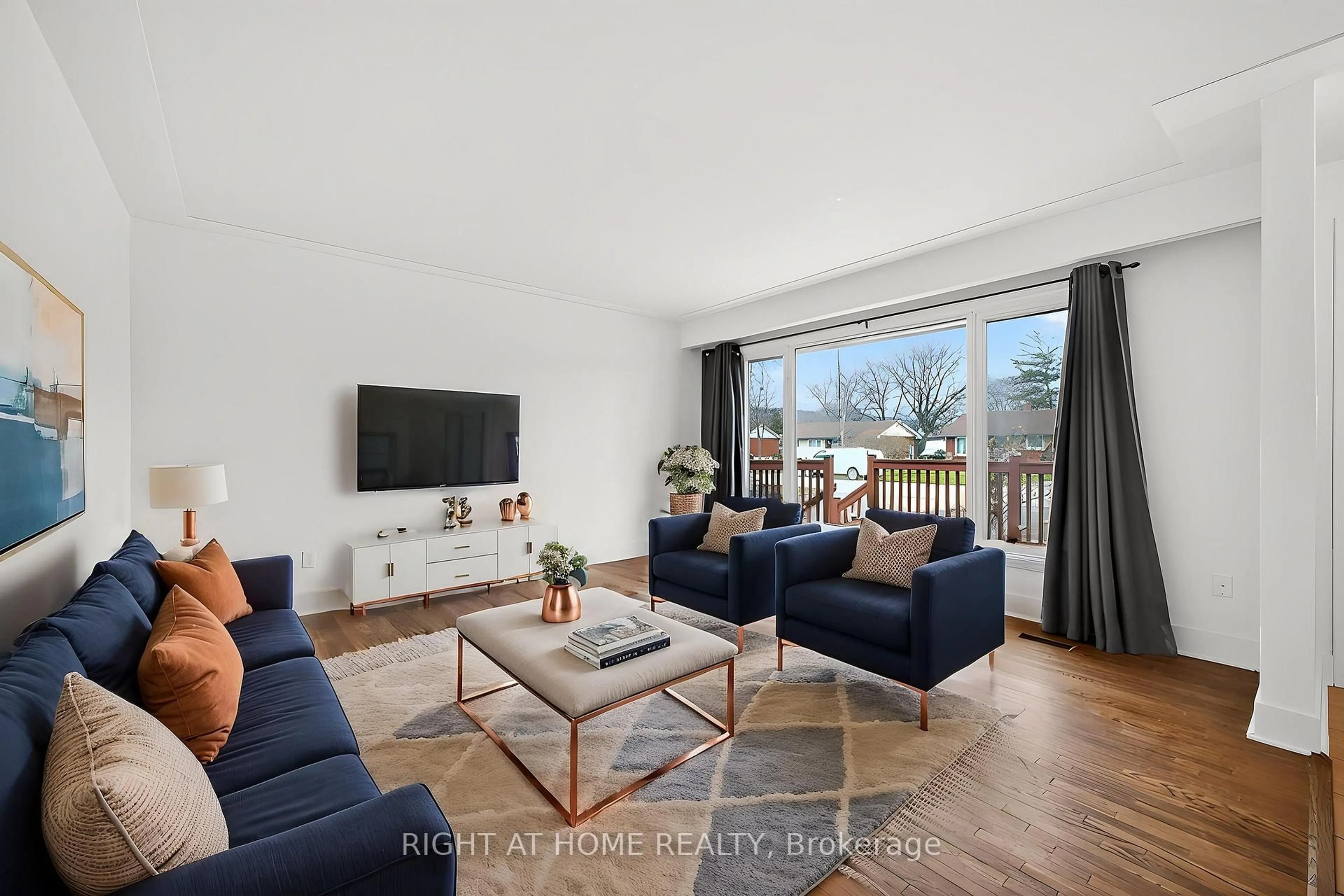 Living room with furniture, wood/laminate floor for 226 Bel Air Ave, Hamilton Ontario L8E 5K2