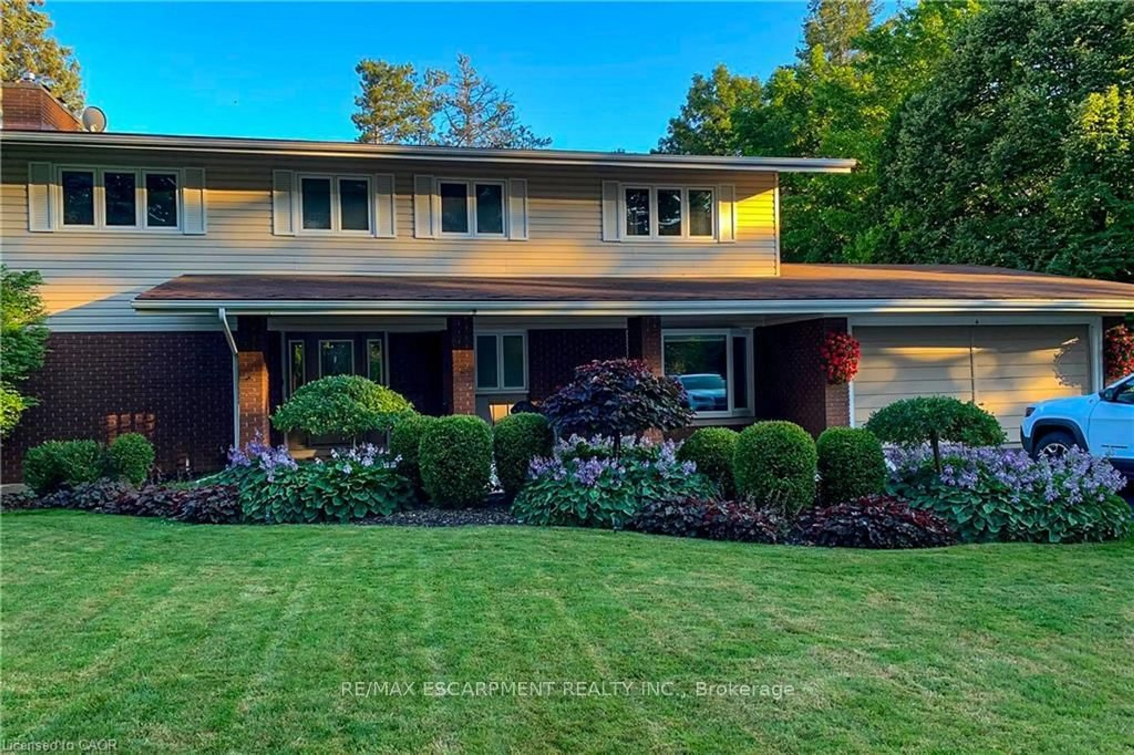 Home with brick exterior material, street for 6 Summit Circ, Norfolk Ontario N3Y 3K8