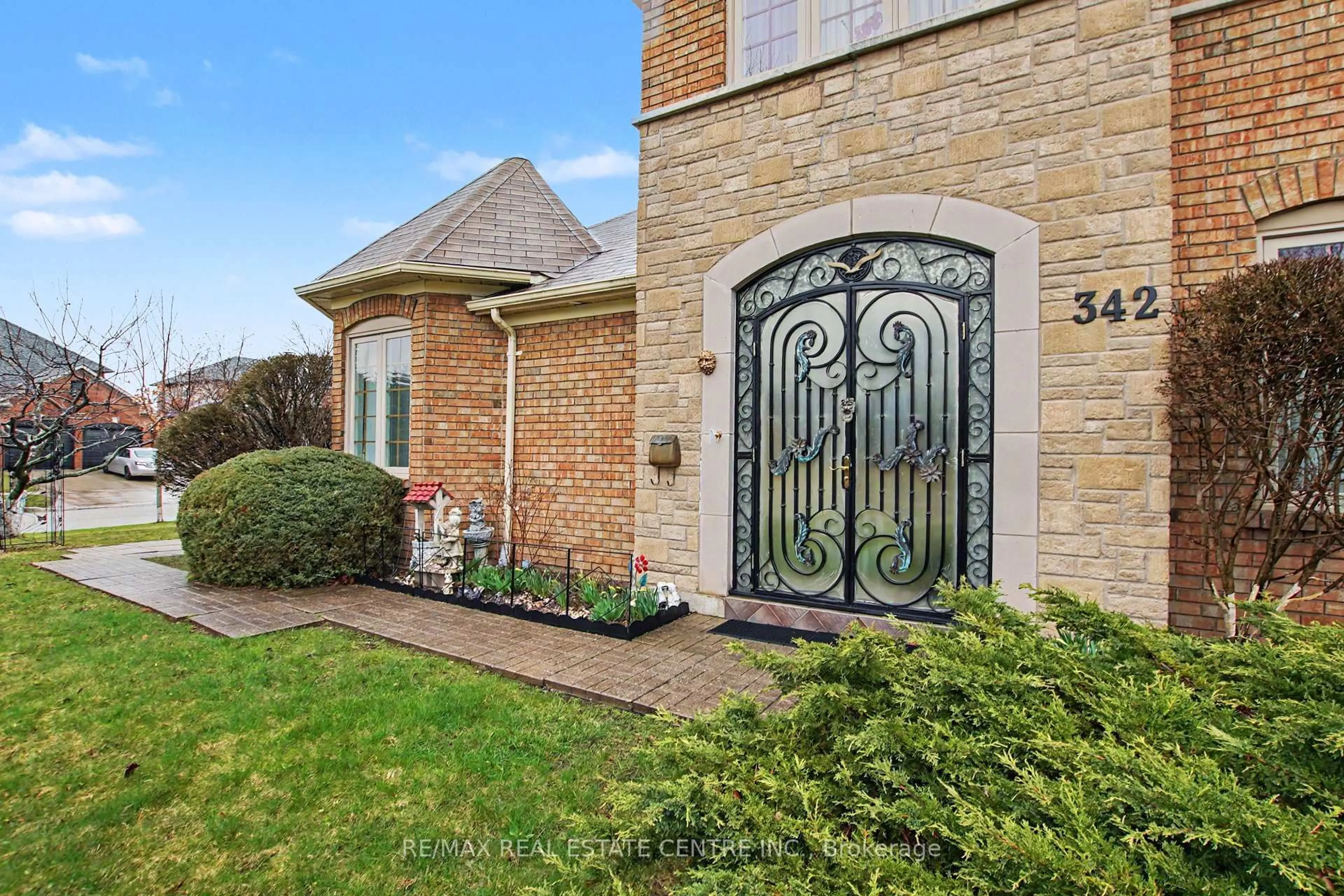 Home with brick exterior material, street for 342 Saginaw Pkwy, Cambridge Ontario N1T 1R8