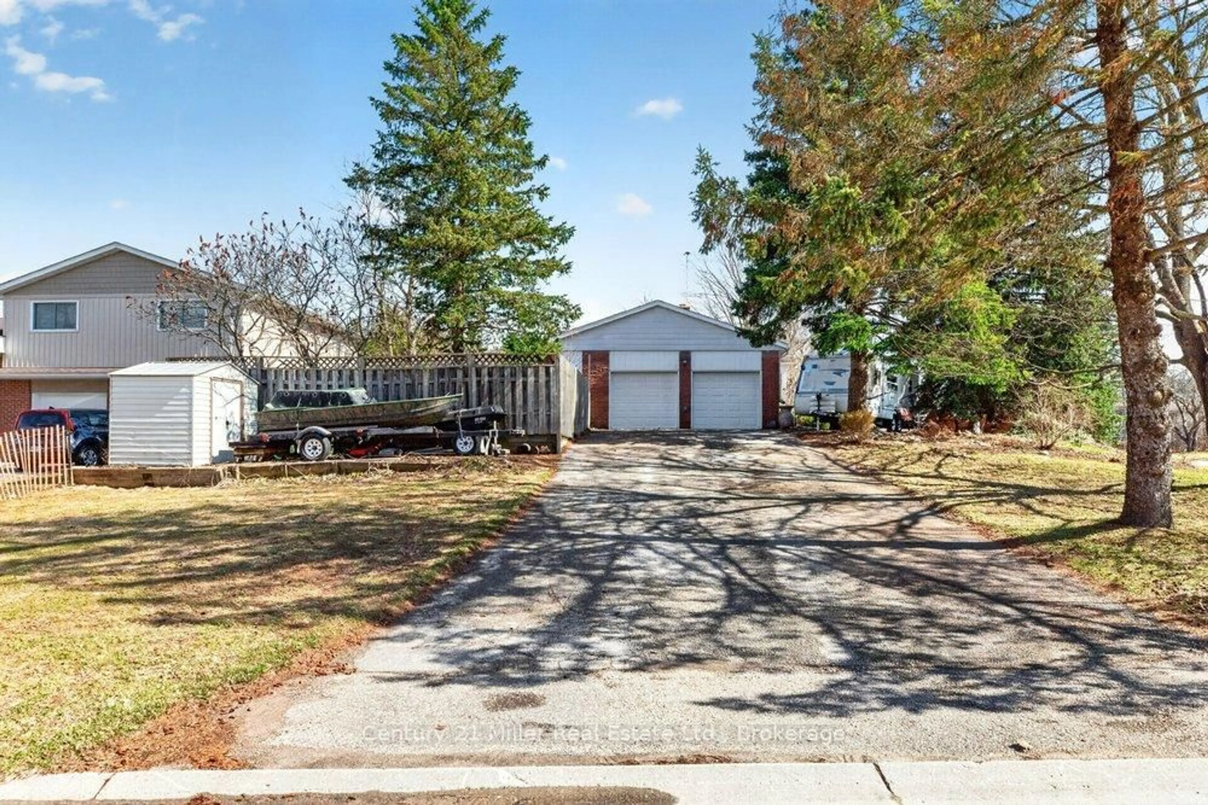 A pic from outside/outdoor area/front of a property/back of a property/a pic from drone, street for 86 Waterford Dr, Erin Ontario N0B 1T0