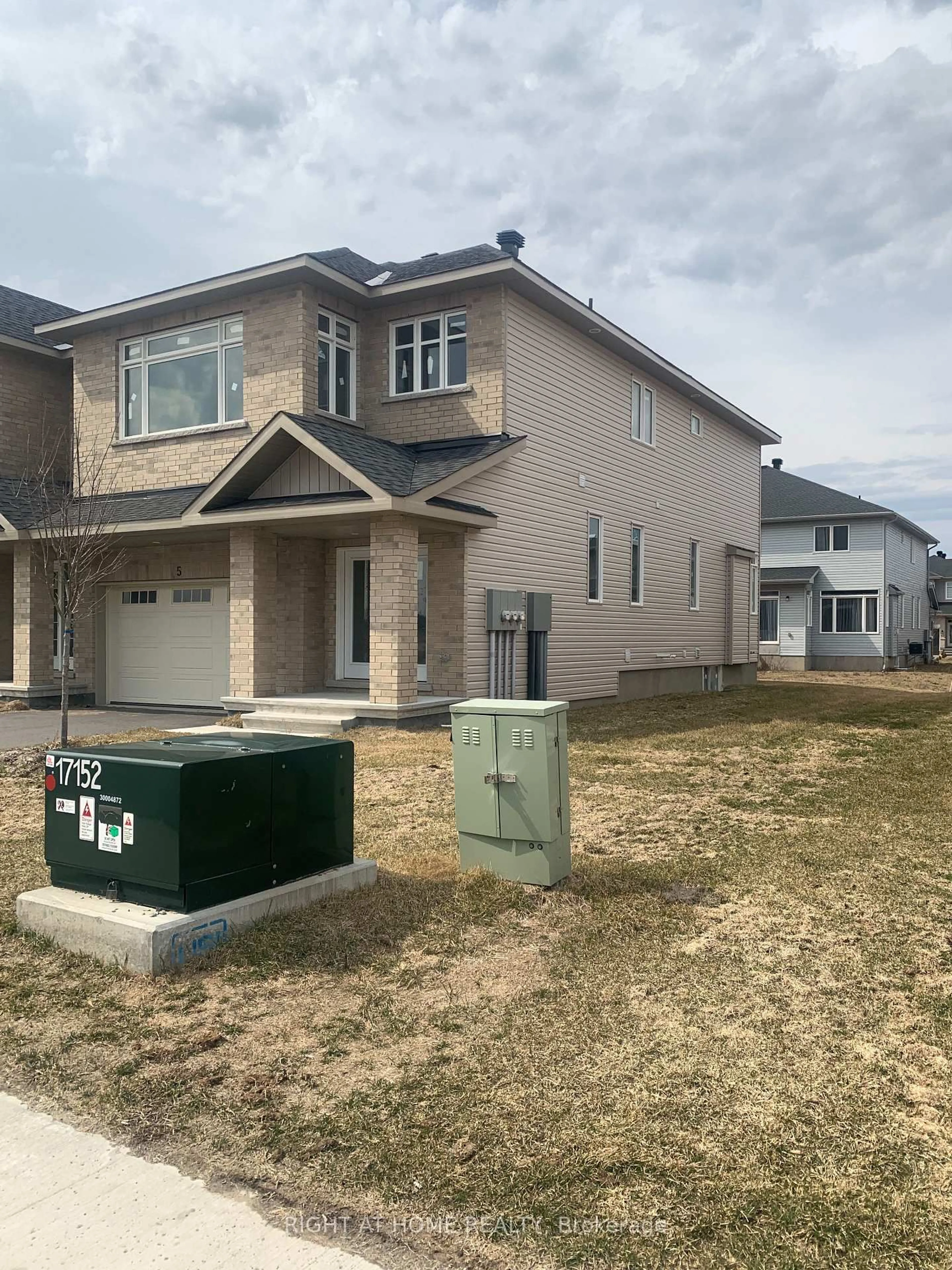 Home with vinyl exterior material, street for 5 Wylie Way, Carleton Place Ontario K7C 0C4