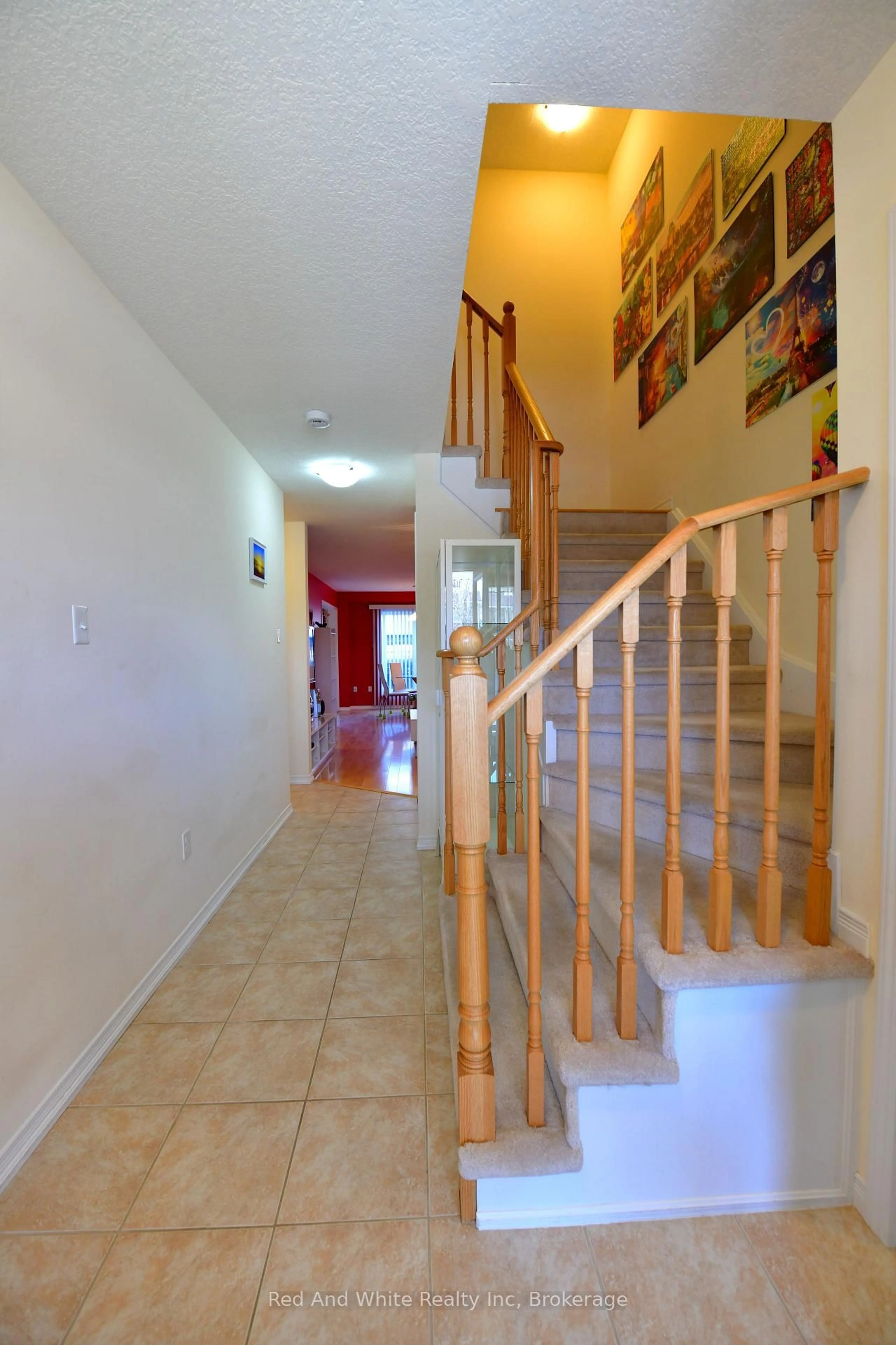 Indoor foyer for 94 Shallow Creek Rd, Woolwich Ontario N0B 1M0