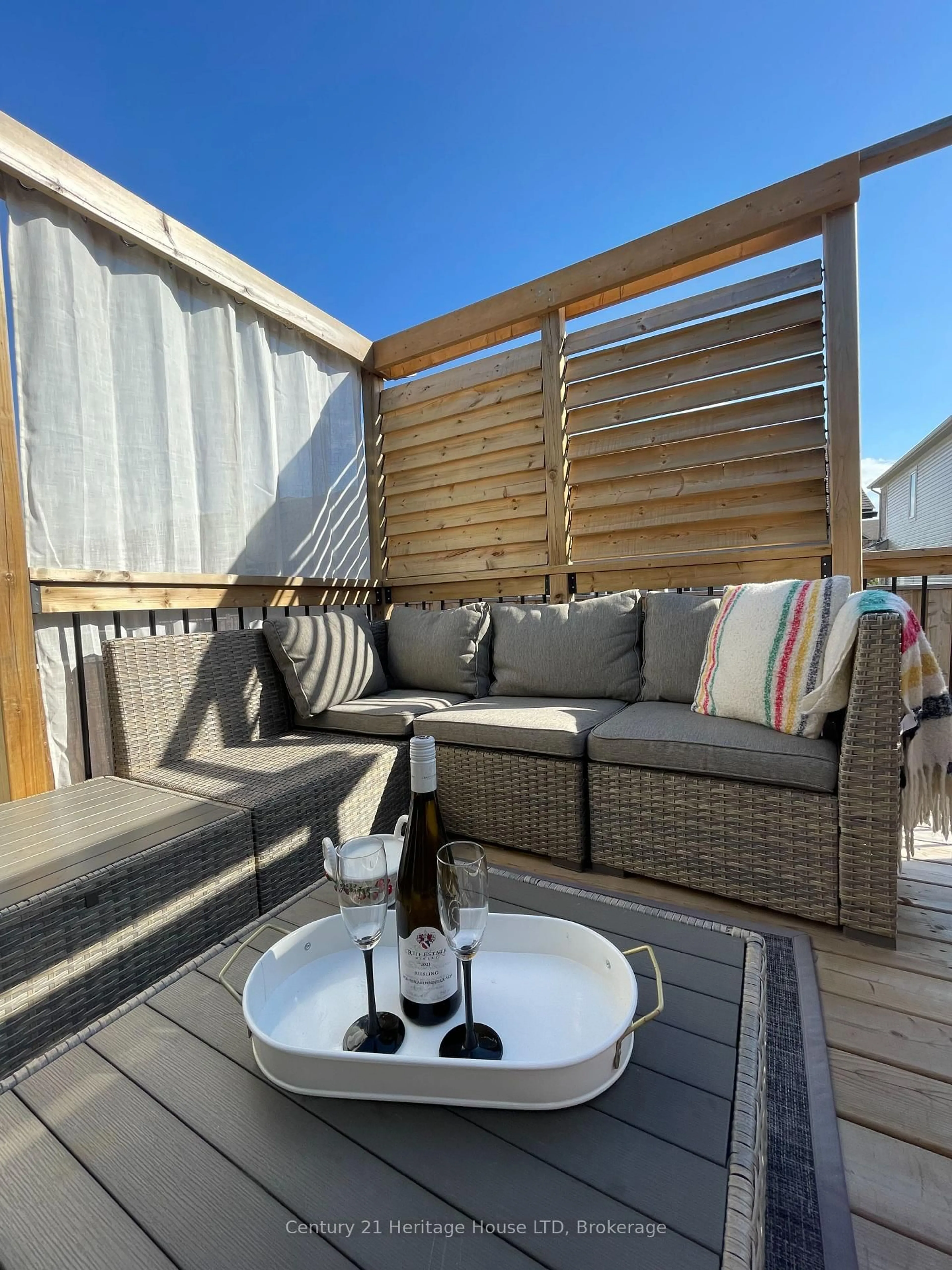 Patio, water/lake/river/ocean view for 431 Williams Cres, Fort Erie Ontario L2A 4P6