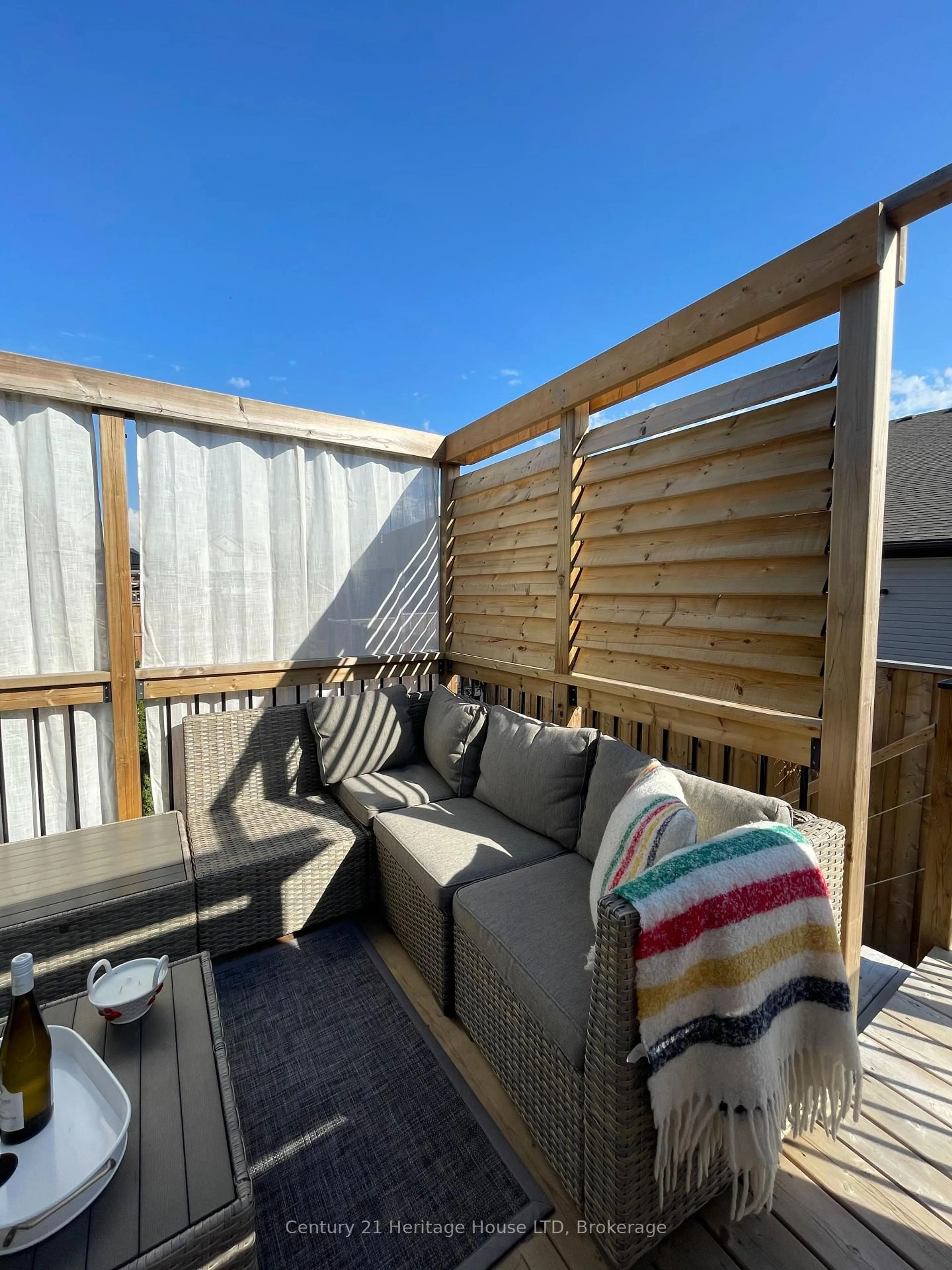 Patio, water/lake/river/ocean view for 431 Williams Cres, Fort Erie Ontario L2A 4P6