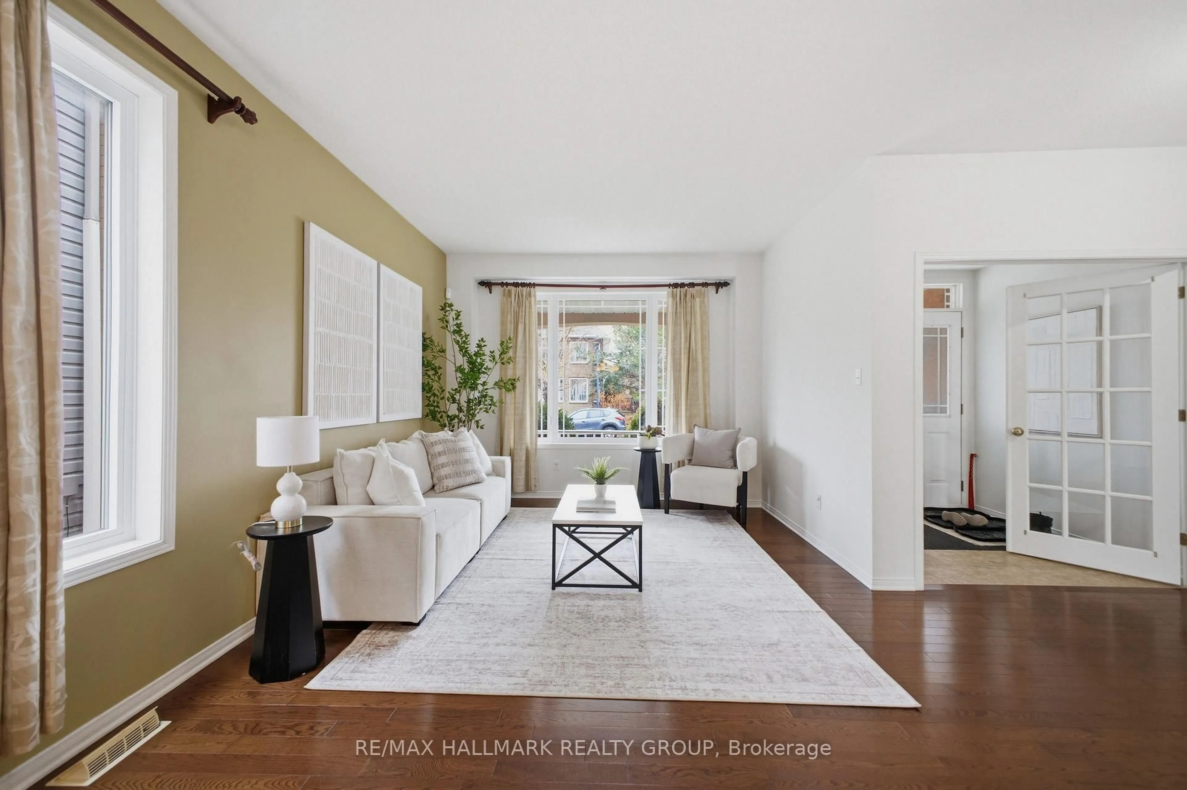 Living room with furniture, unknown for 747 Larcastle Circ, Ottawa Ontario K4A 4Z2