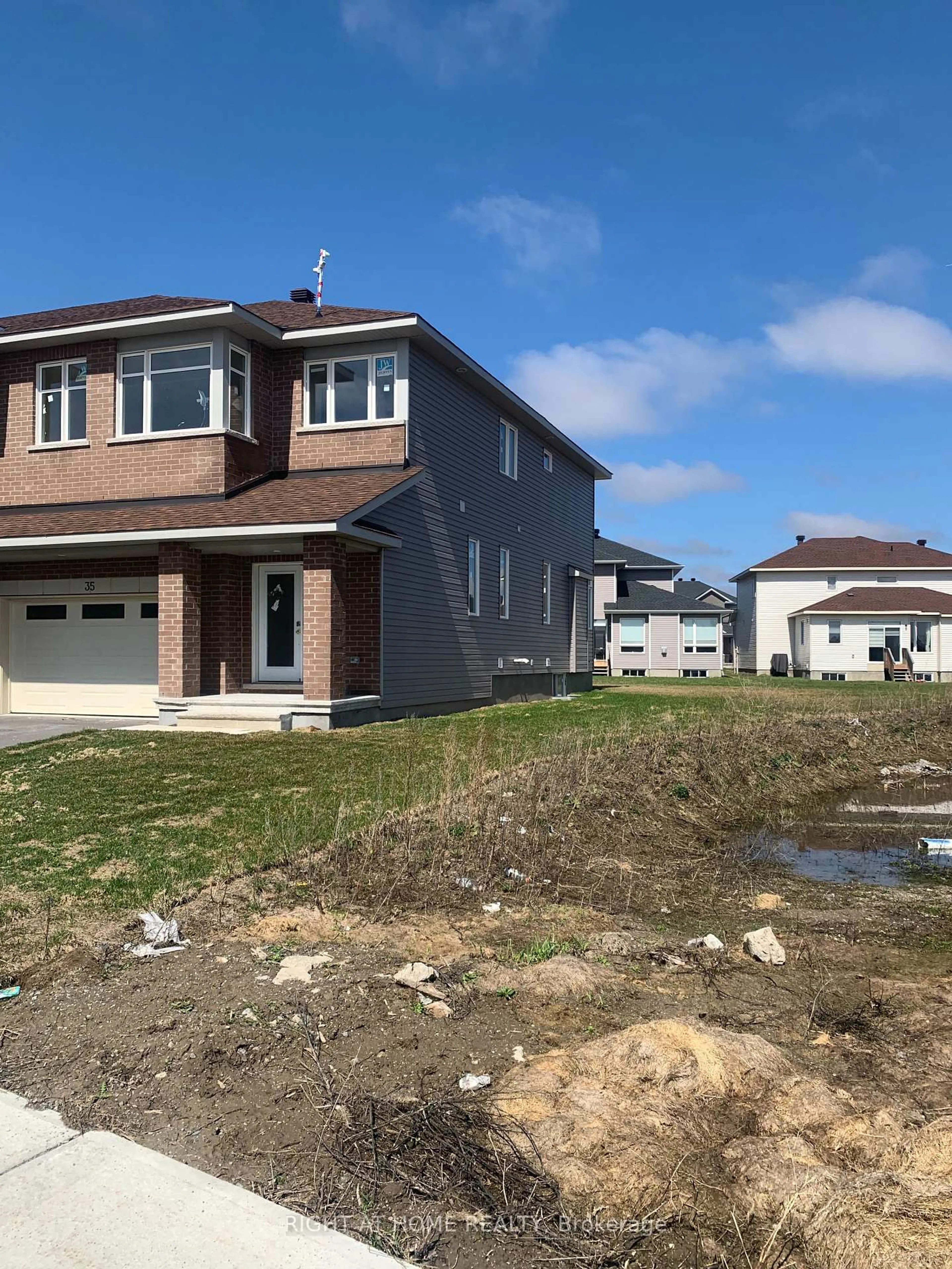 Home with vinyl exterior material, street for 35 Wylie Way, Carleton Place Ontario K7C 0C4