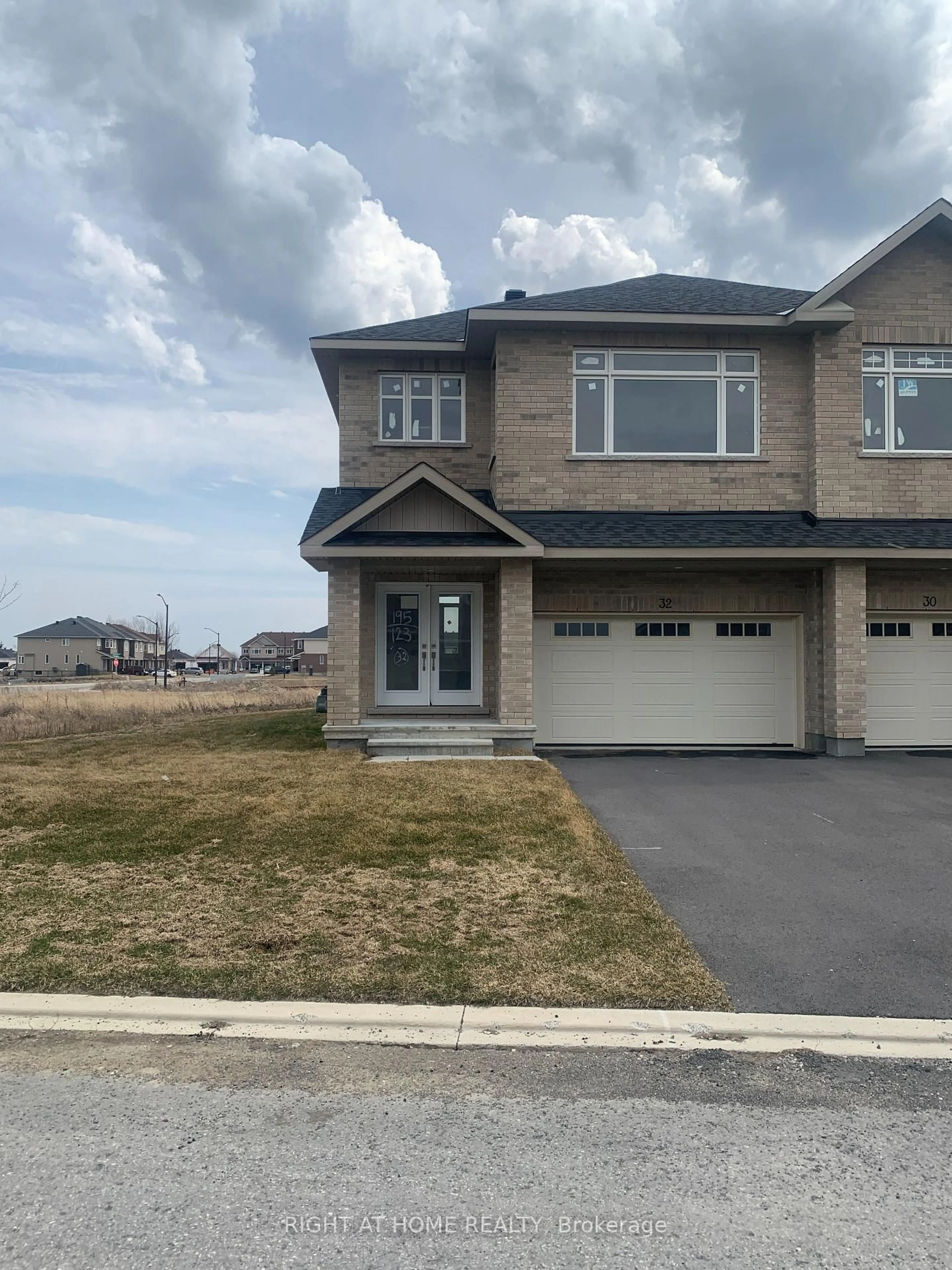 Home with vinyl exterior material, street for 32 Wylie Way, Carleton Place Ontario K7C 0C4