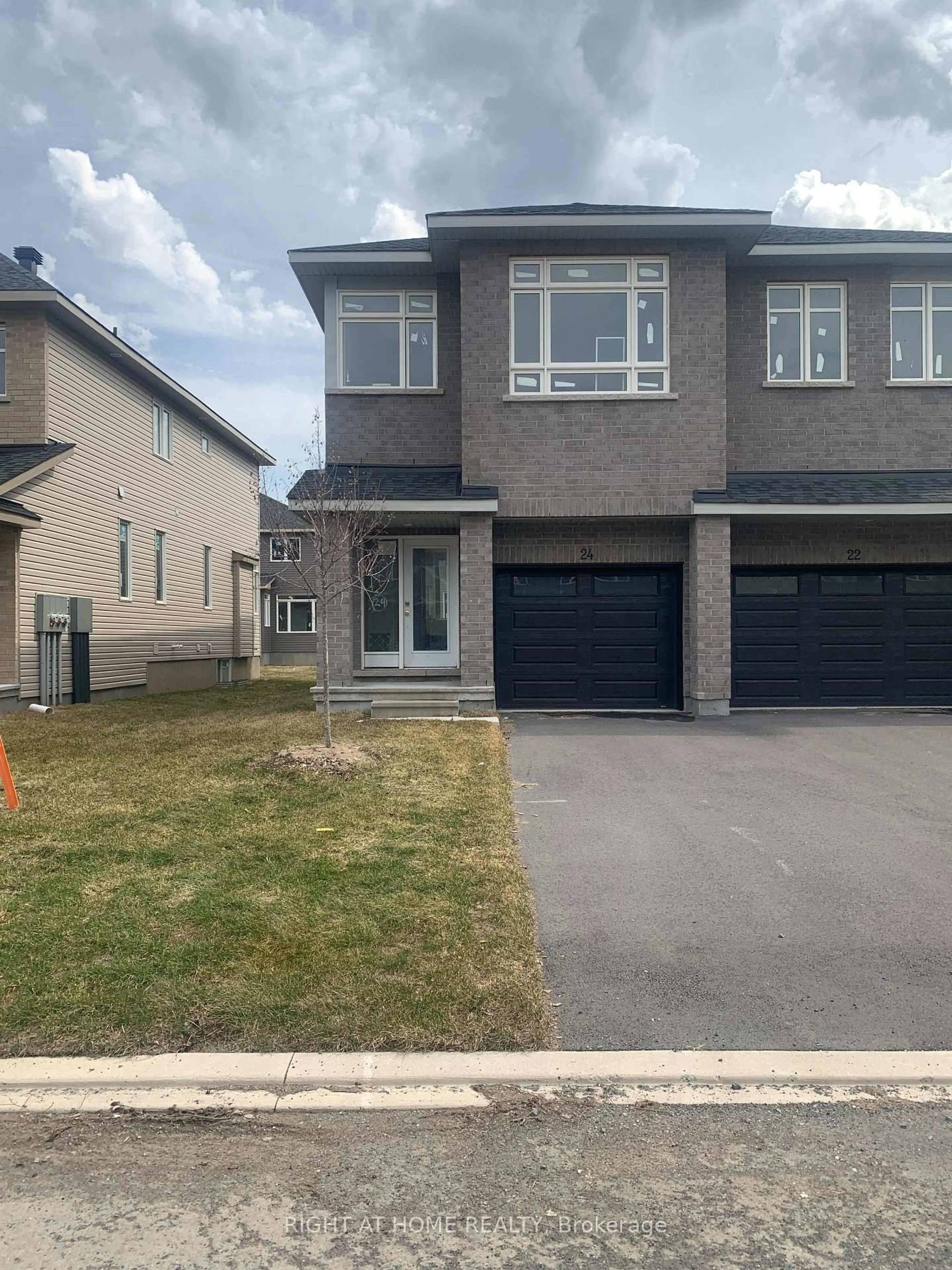 Home with vinyl exterior material, street for 24 Wylie Way, Carleton Place Ontario K7C 0C4