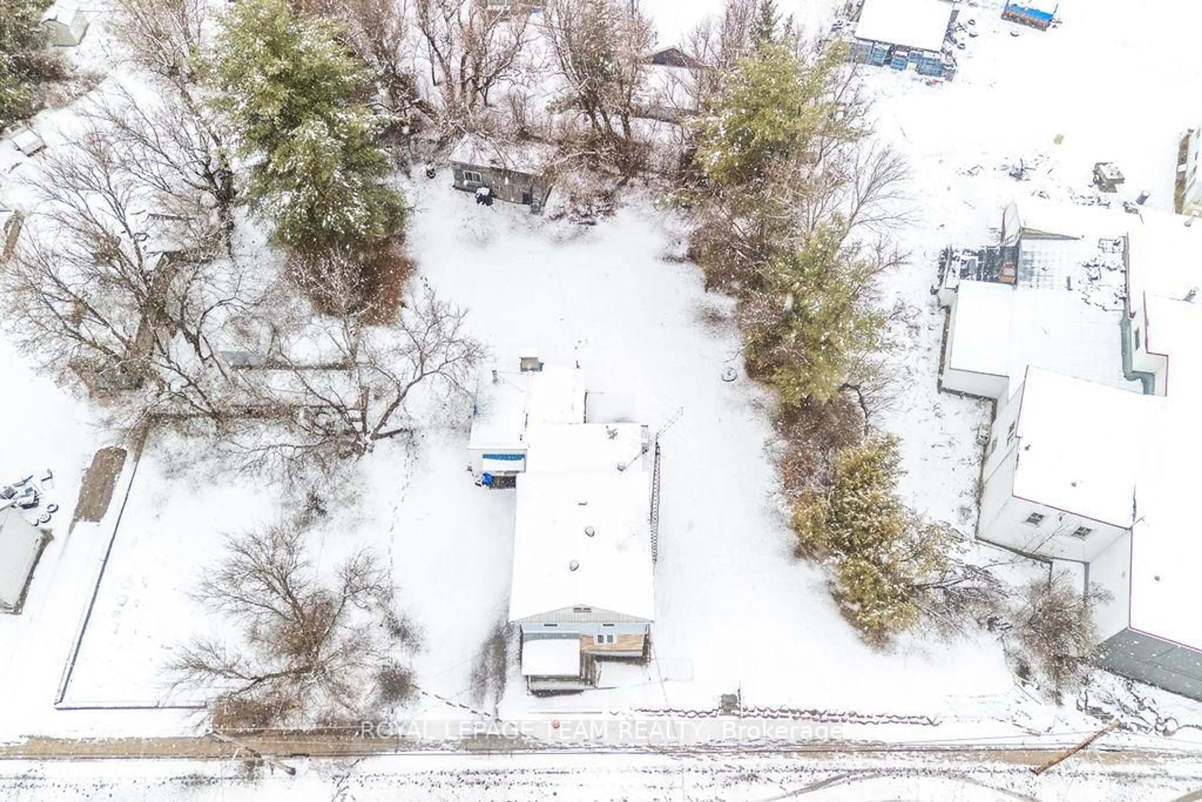 A pic from outside/outdoor area/front of a property/back of a property/a pic from drone, street for 190 Queen St, Killaloe, Hagarty and Richards Ontario K8A 2A0