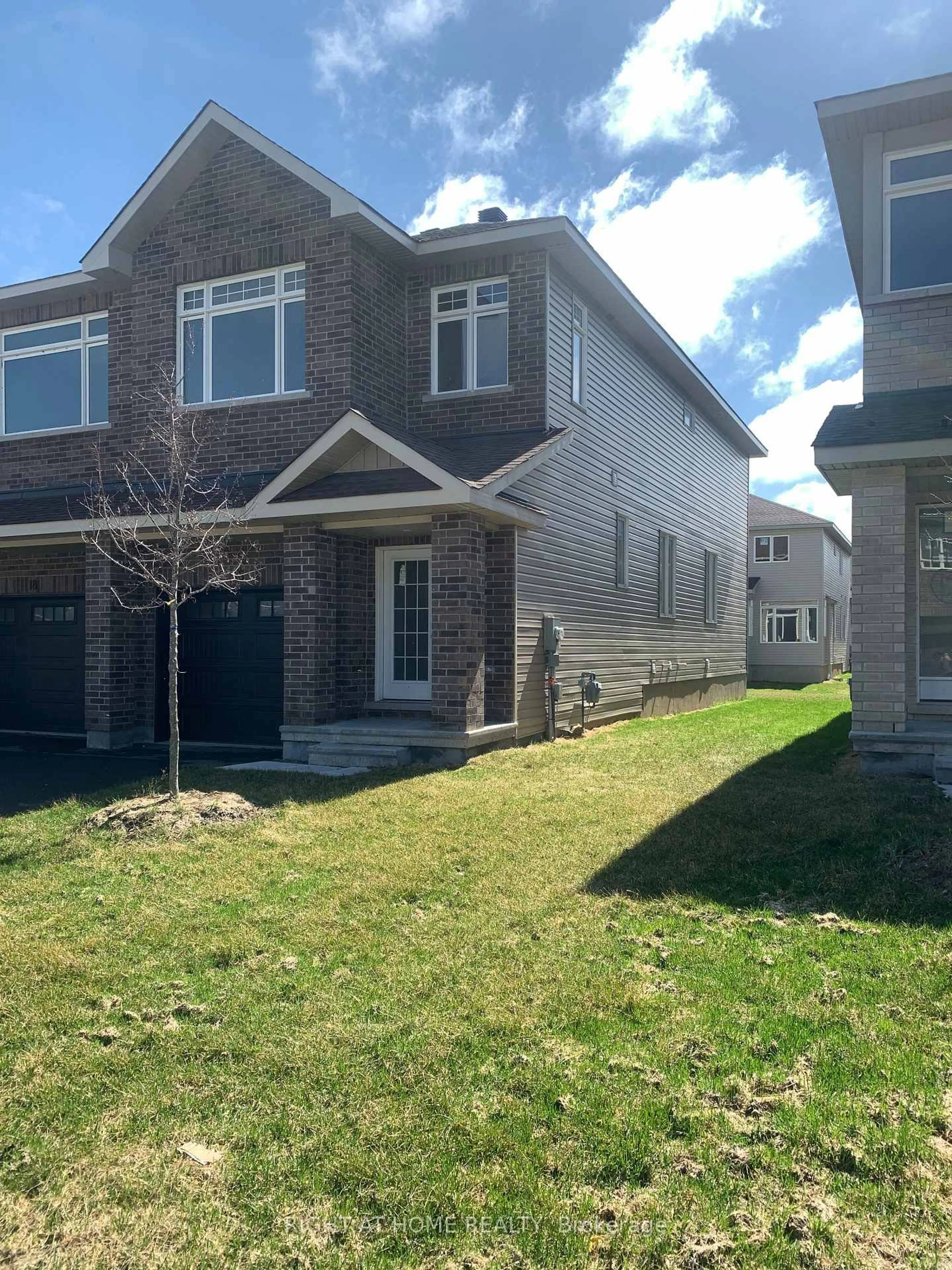 Home with vinyl exterior material, street for 16 Wylie Way, Carleton Place Ontario K7C 0C4