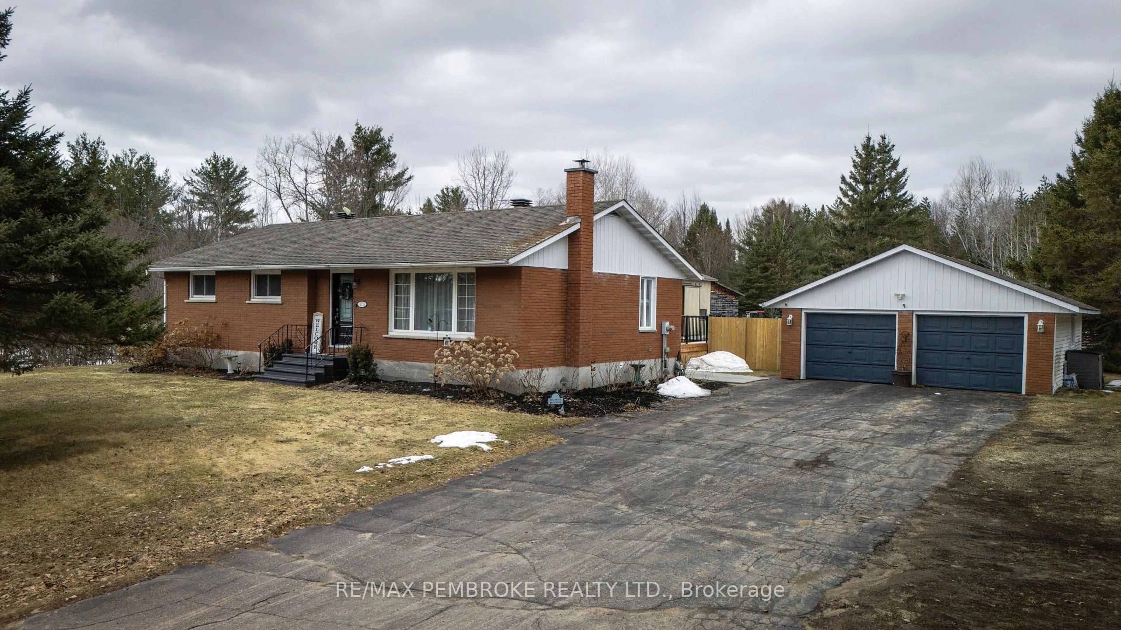 Home with brick exterior material, street for 2313 B Line Rd, Pembroke Ontario K8A 6W8