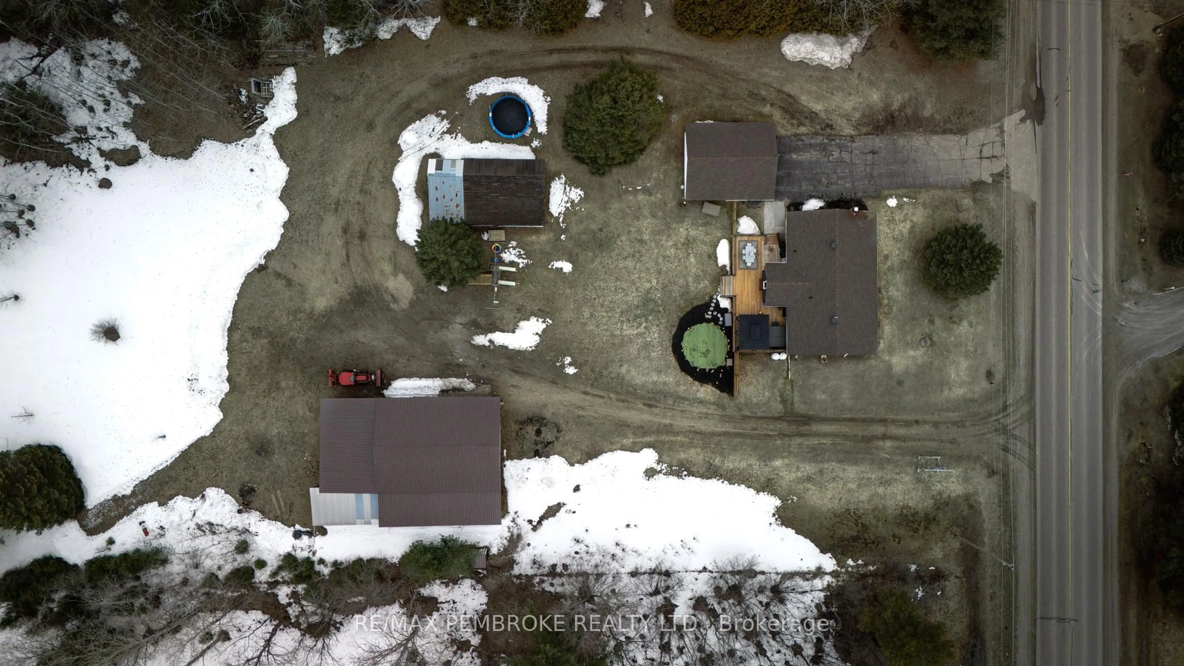 A pic from outside/outdoor area/front of a property/back of a property/a pic from drone, street for 2313 B Line Rd, Pembroke Ontario K8A 6W8