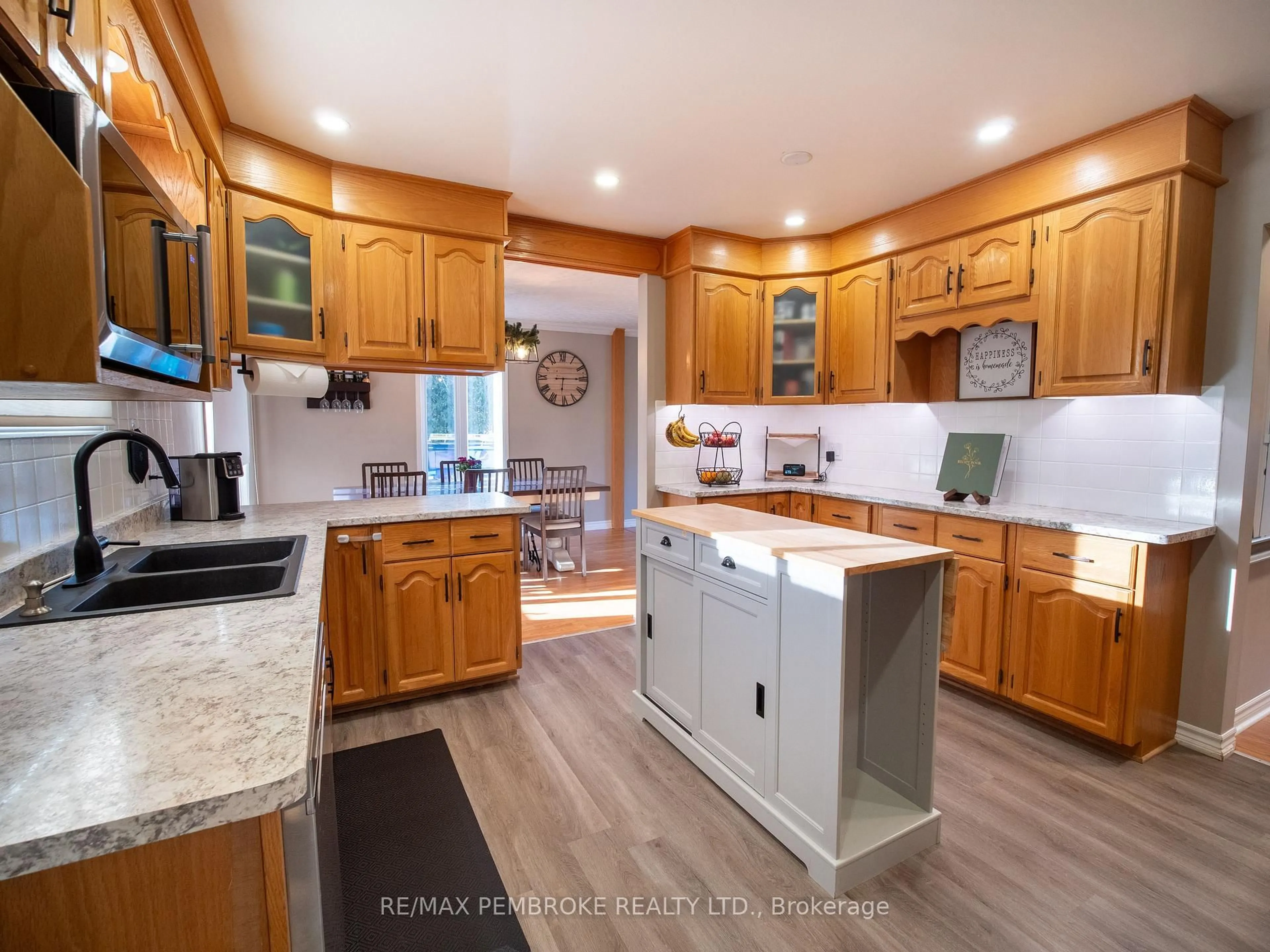 Open concept kitchen, unknown for 2313 B Line Rd, Pembroke Ontario K8A 6W8