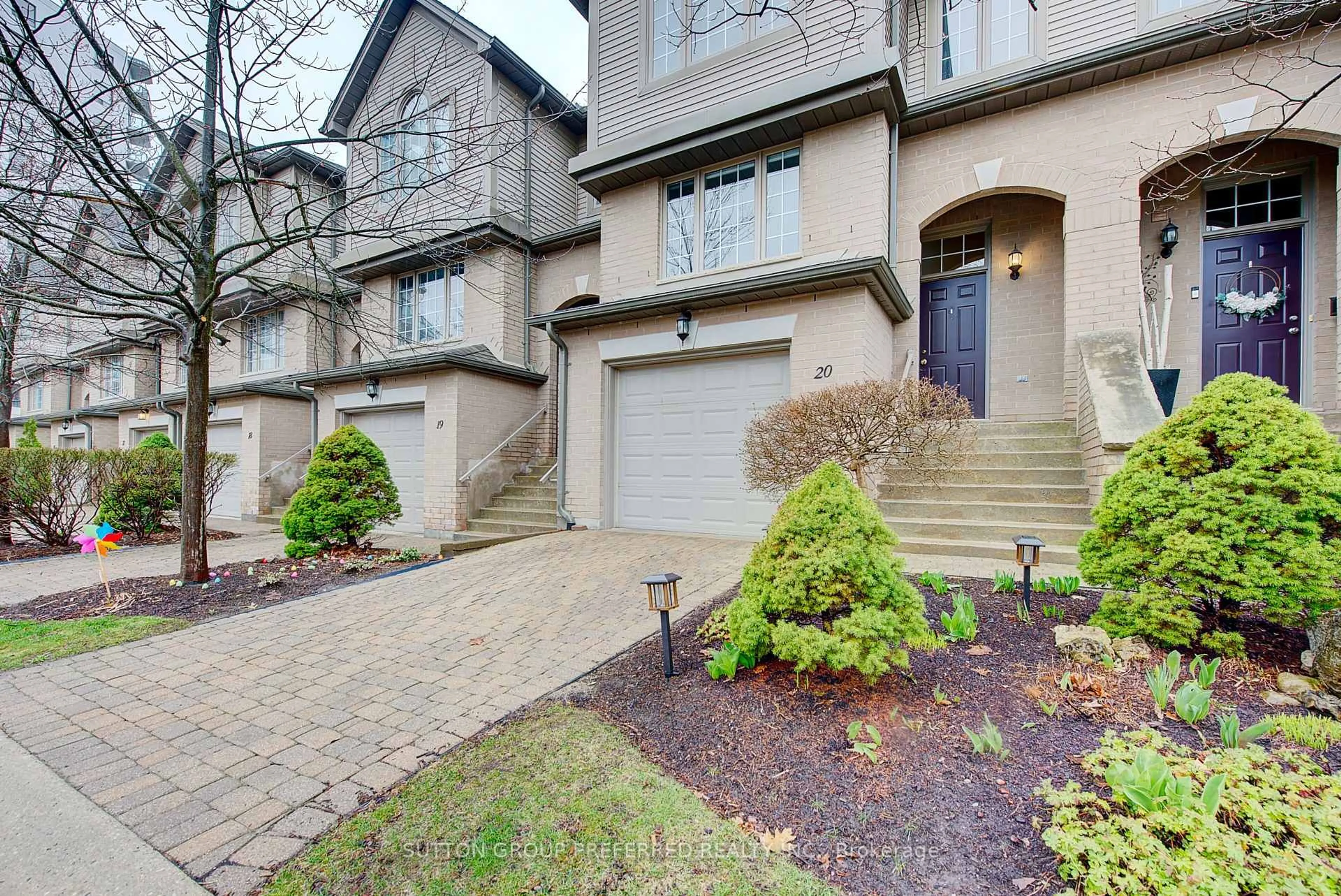 Unknown for 270 North Centre Rd #20, London North Ontario N6G 5E2