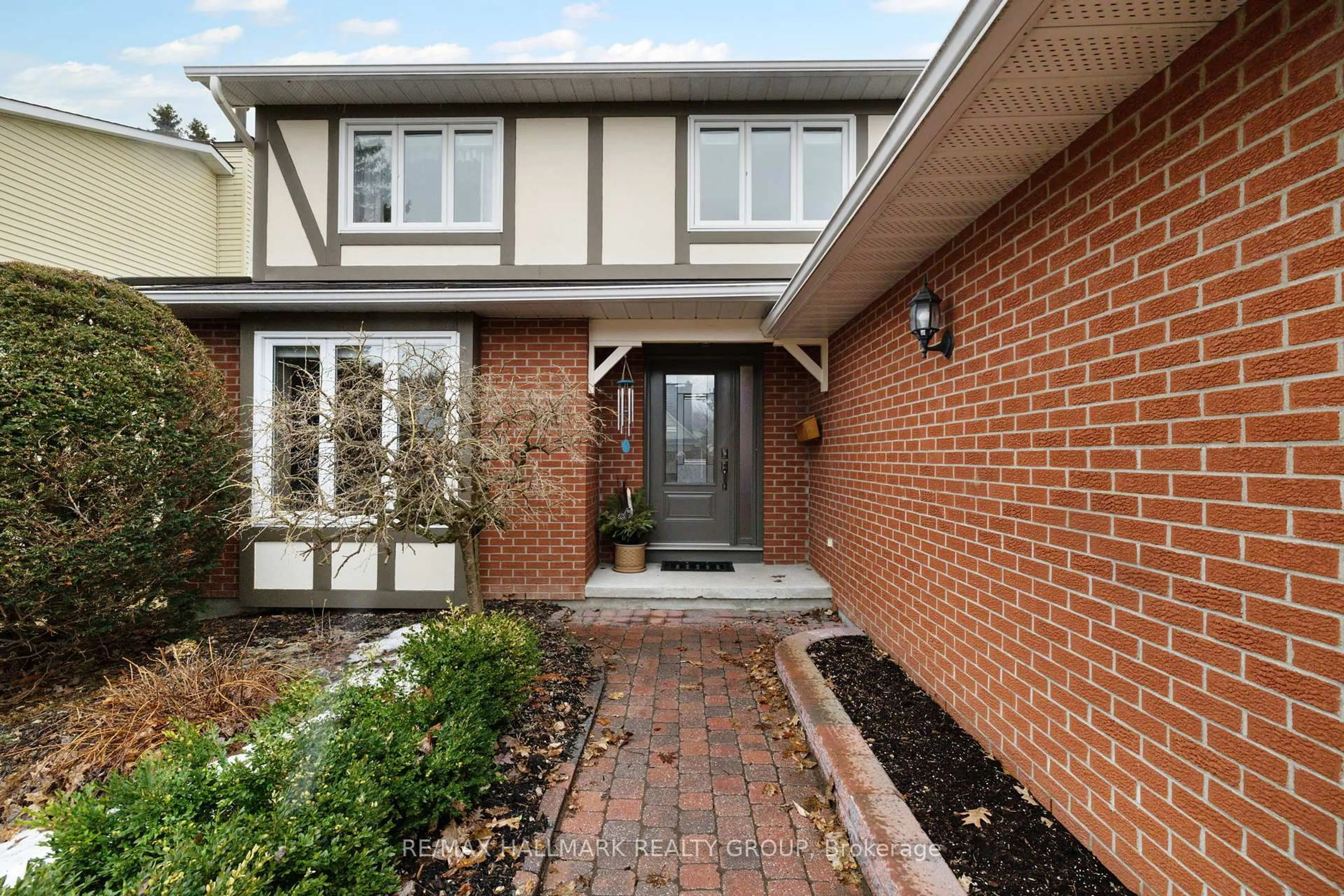 Home with brick exterior material, street for 906 Chaleur Way, Orleans Ontario K1C 2S1