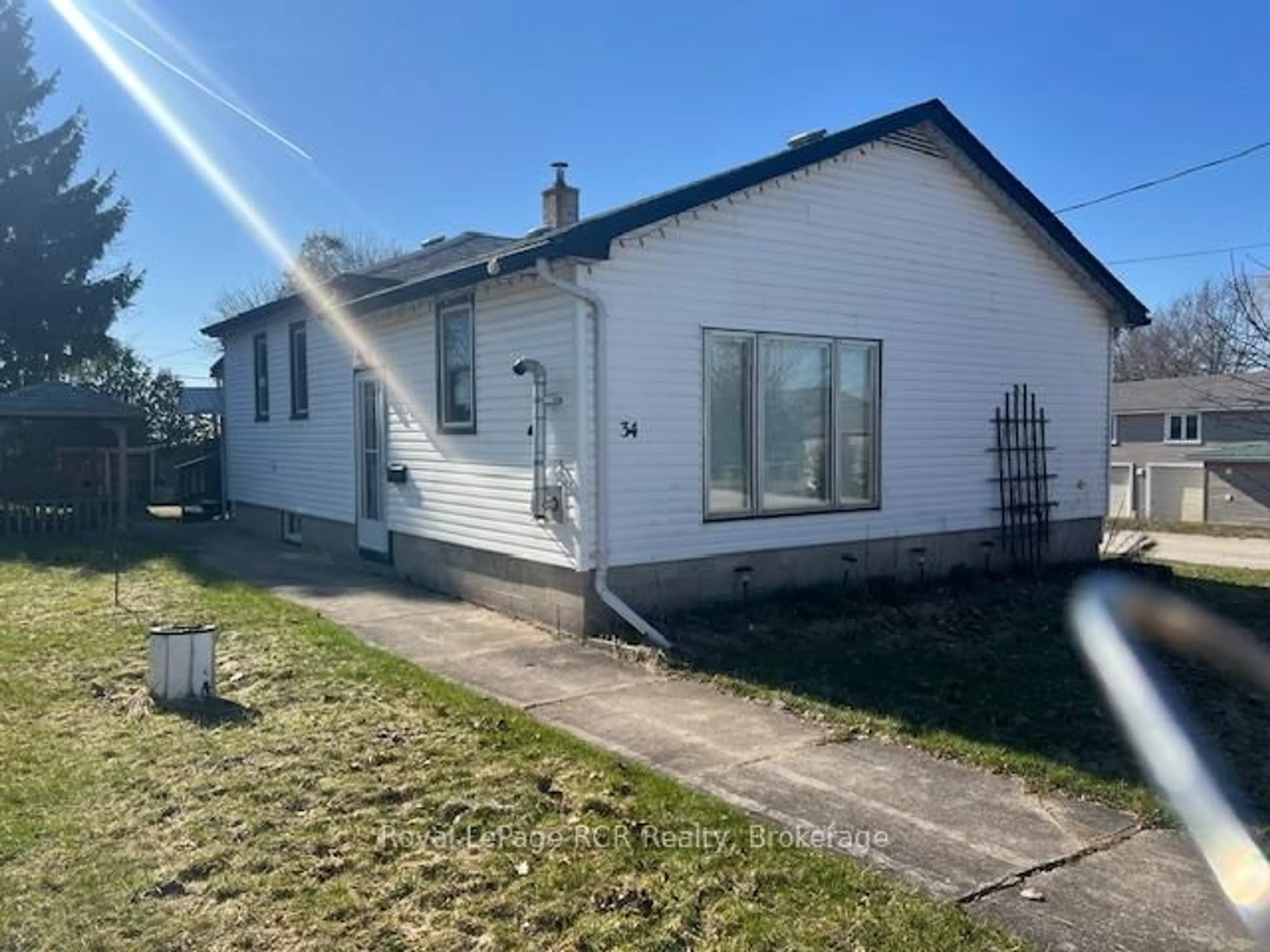 A pic from outside/outdoor area/front of a property/back of a property/a pic from drone, building for 34 George St, West Grey Ontario N0G 1S0