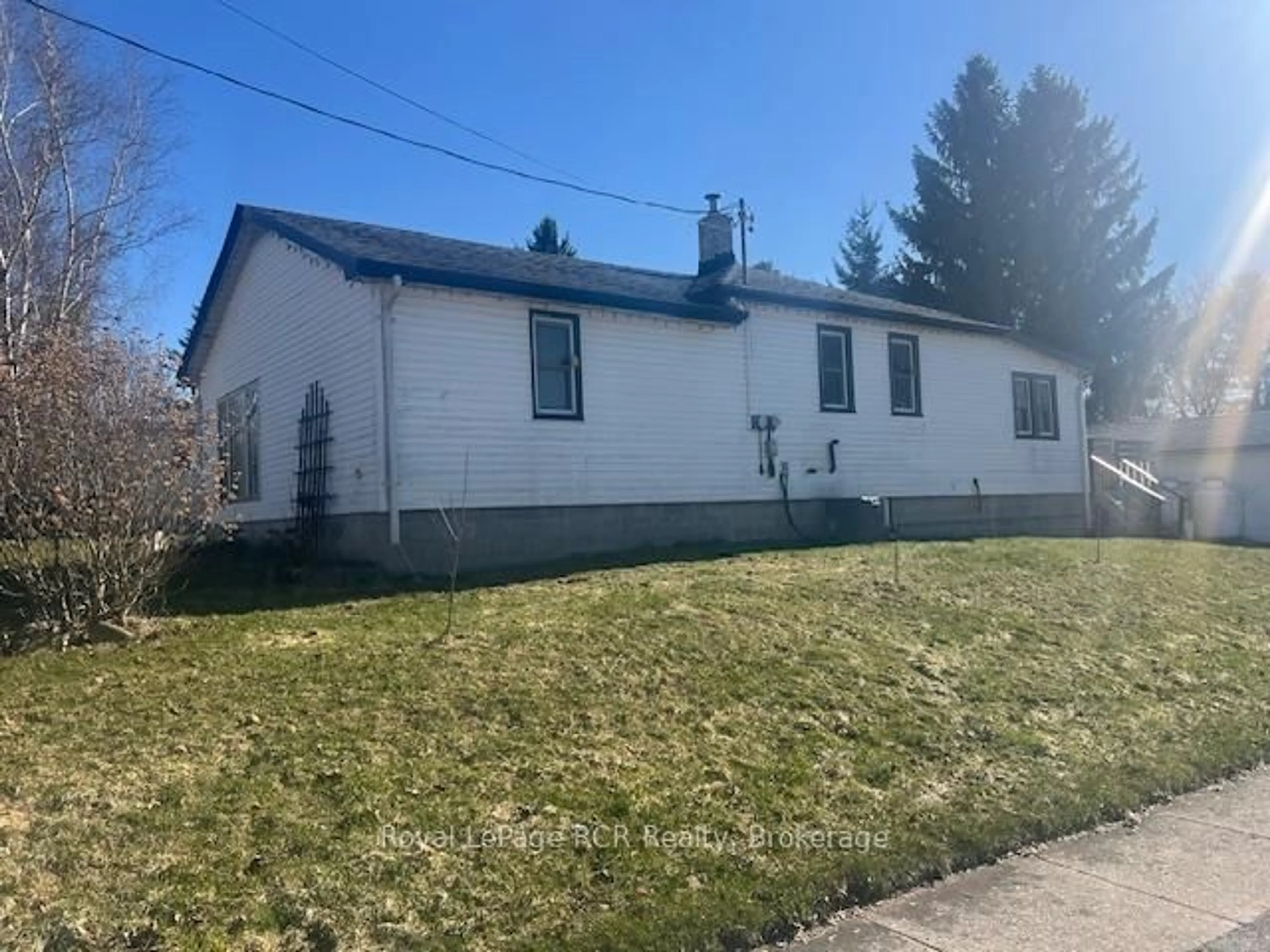 Unknown for 34 George St, West Grey Ontario N0G 1S0