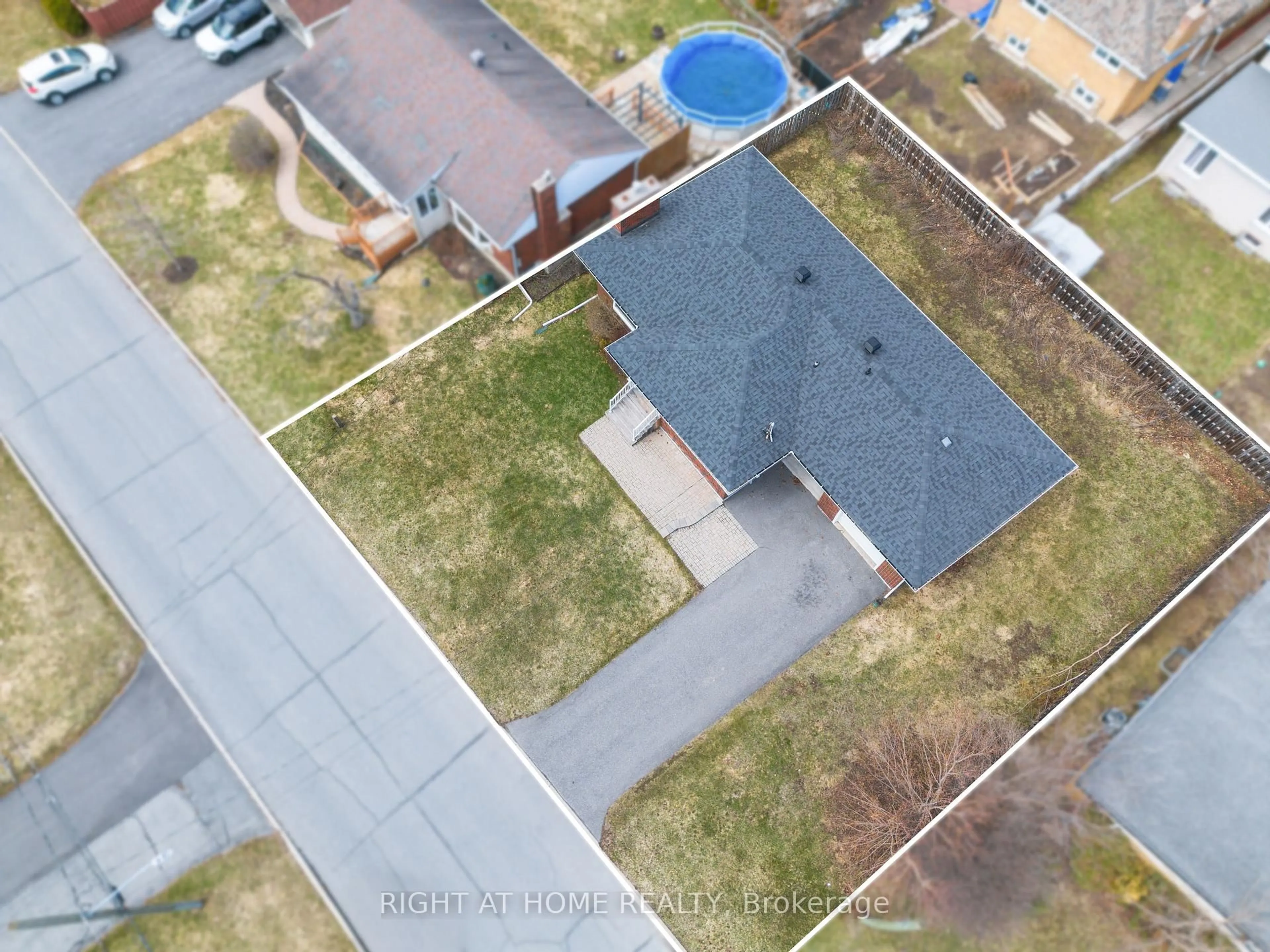 A pic from outside/outdoor area/front of a property/back of a property/a pic from drone, unknown for 1307 PRINCESS St, Cornwall Ontario K6J 1S4