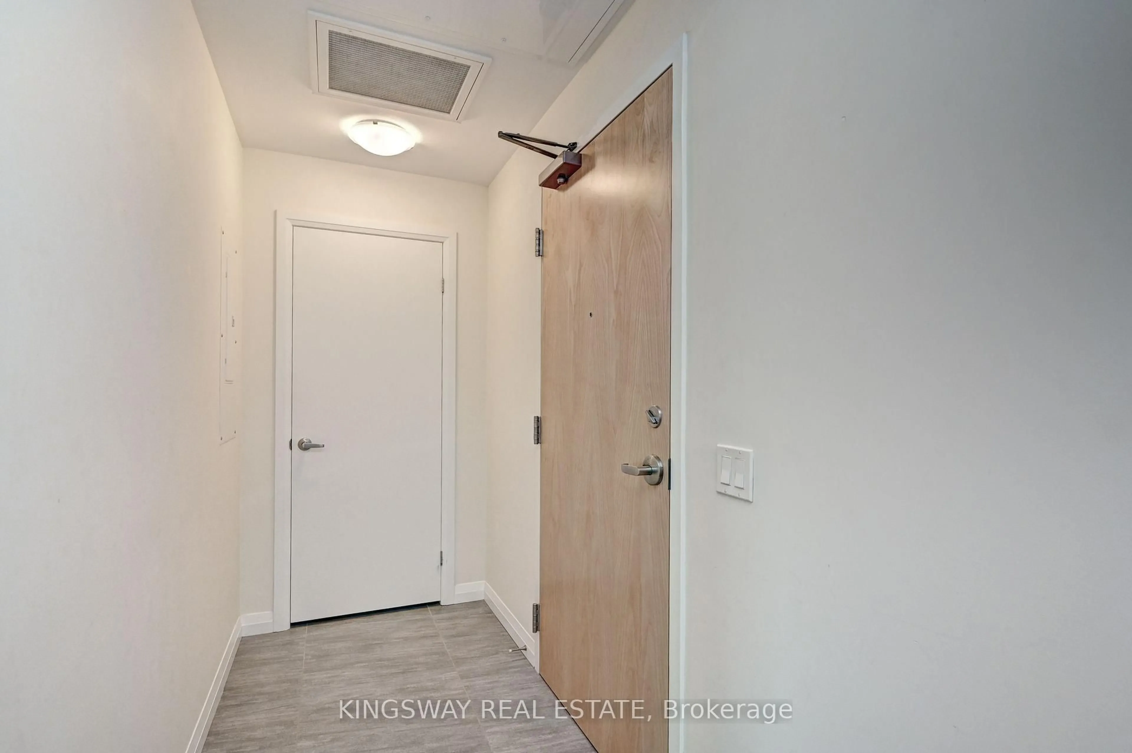 Indoor entryway for 60 Charles St #801, Kitchener Ontario N2G 0C9
