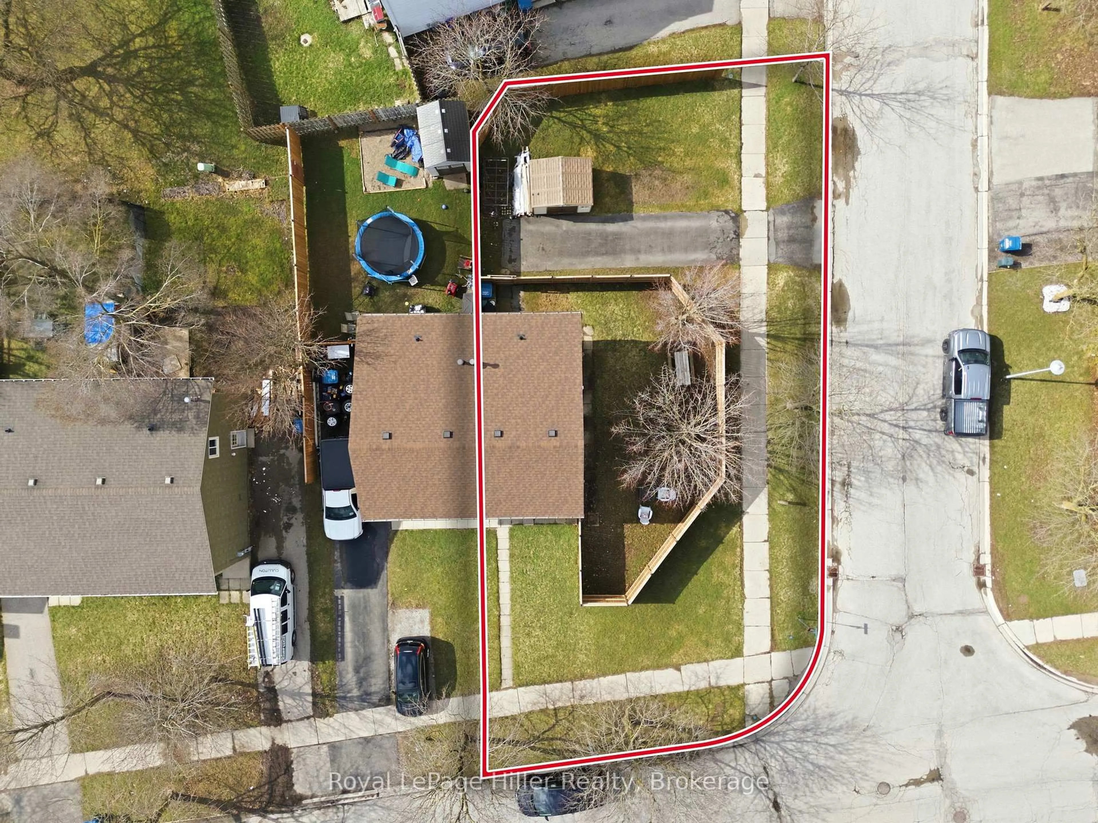 A pic from outside/outdoor area/front of a property/back of a property/a pic from drone, street for 46 Avonwood Dr, Stratford Ontario N4Z 1B4