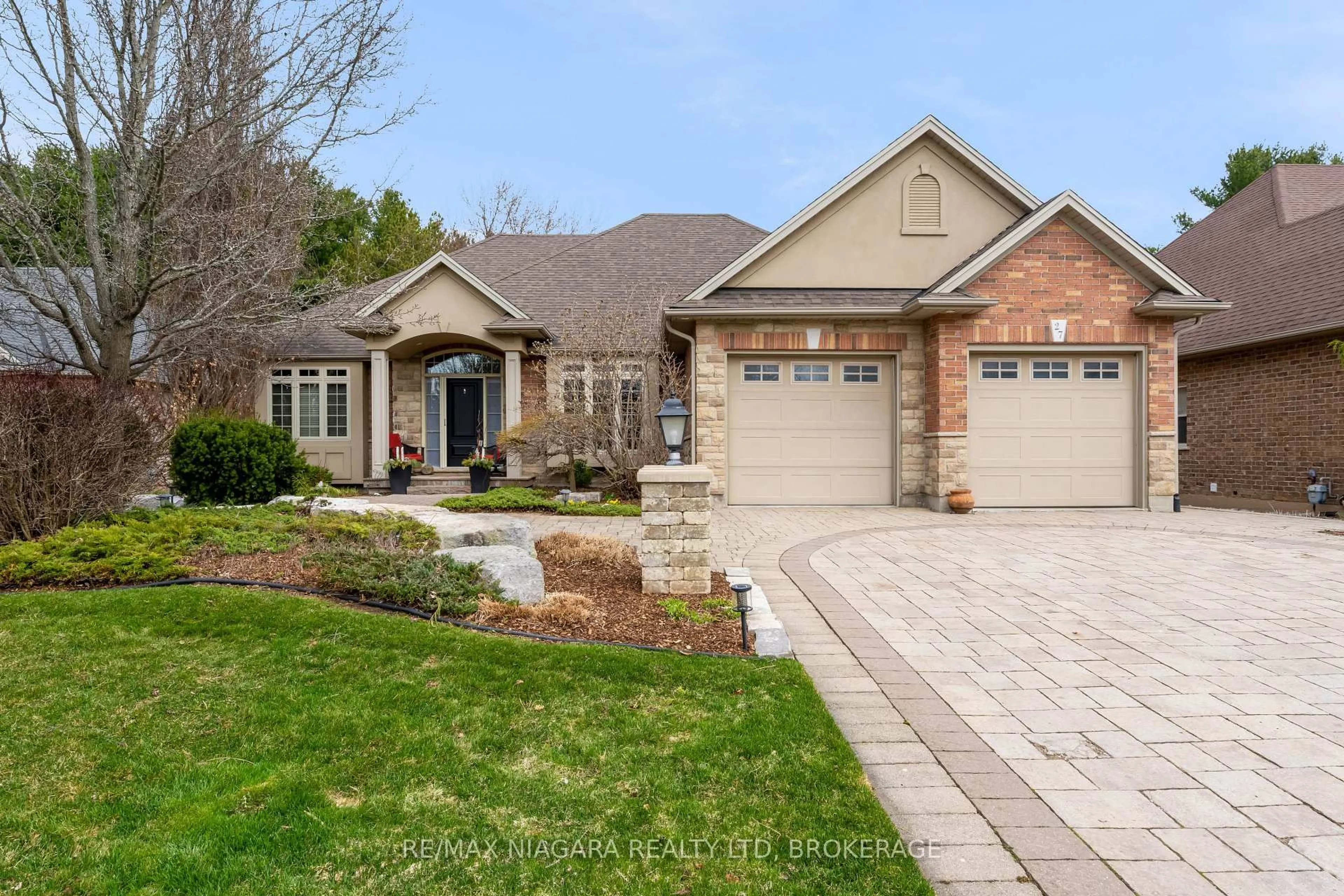 Home with brick exterior material, street for 27 Martha Crt, Pelham Ontario L0S 1C0