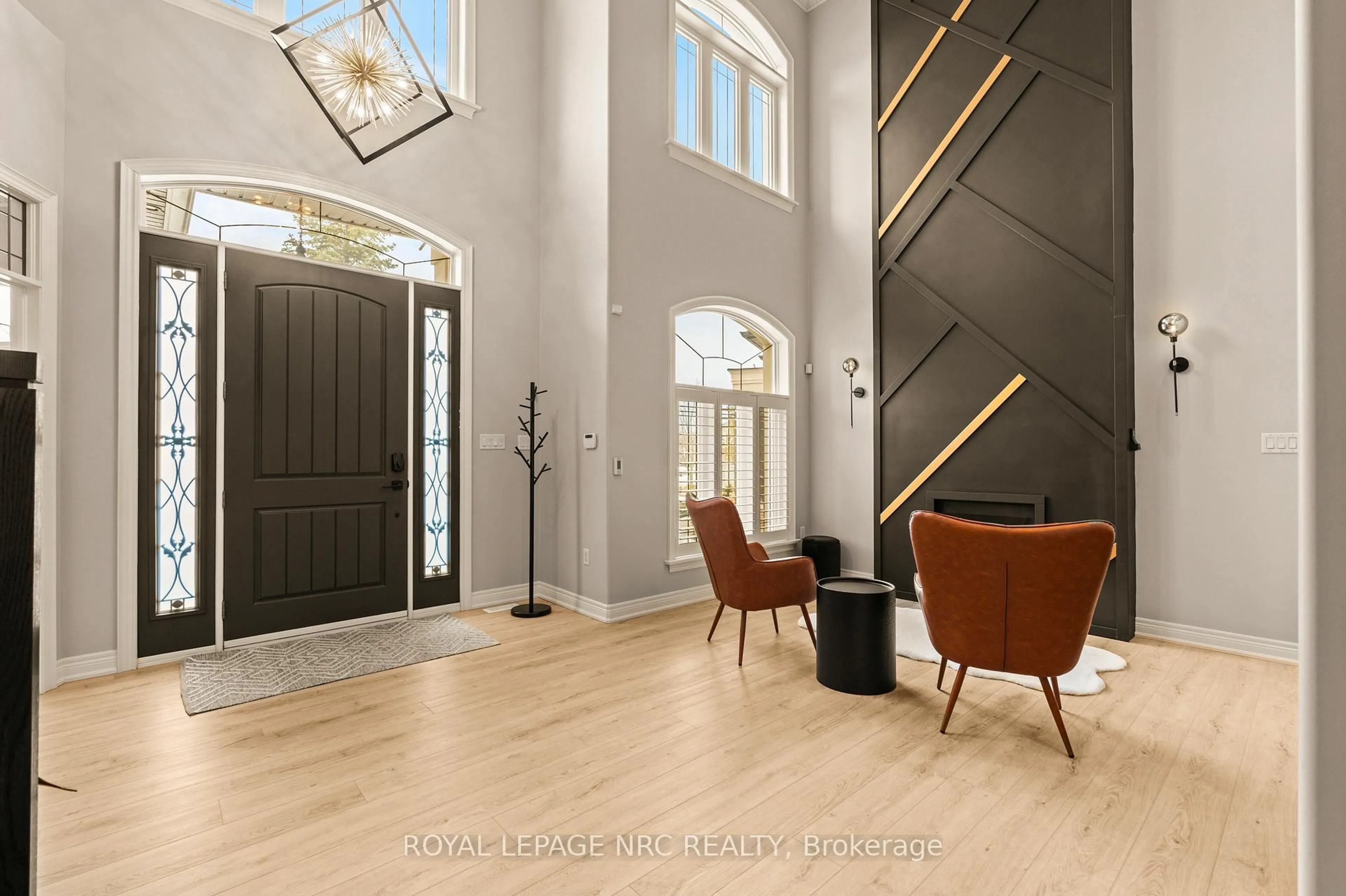 Indoor entryway for 63 Terrace Dr, Grimsby Ontario L3M 1B6