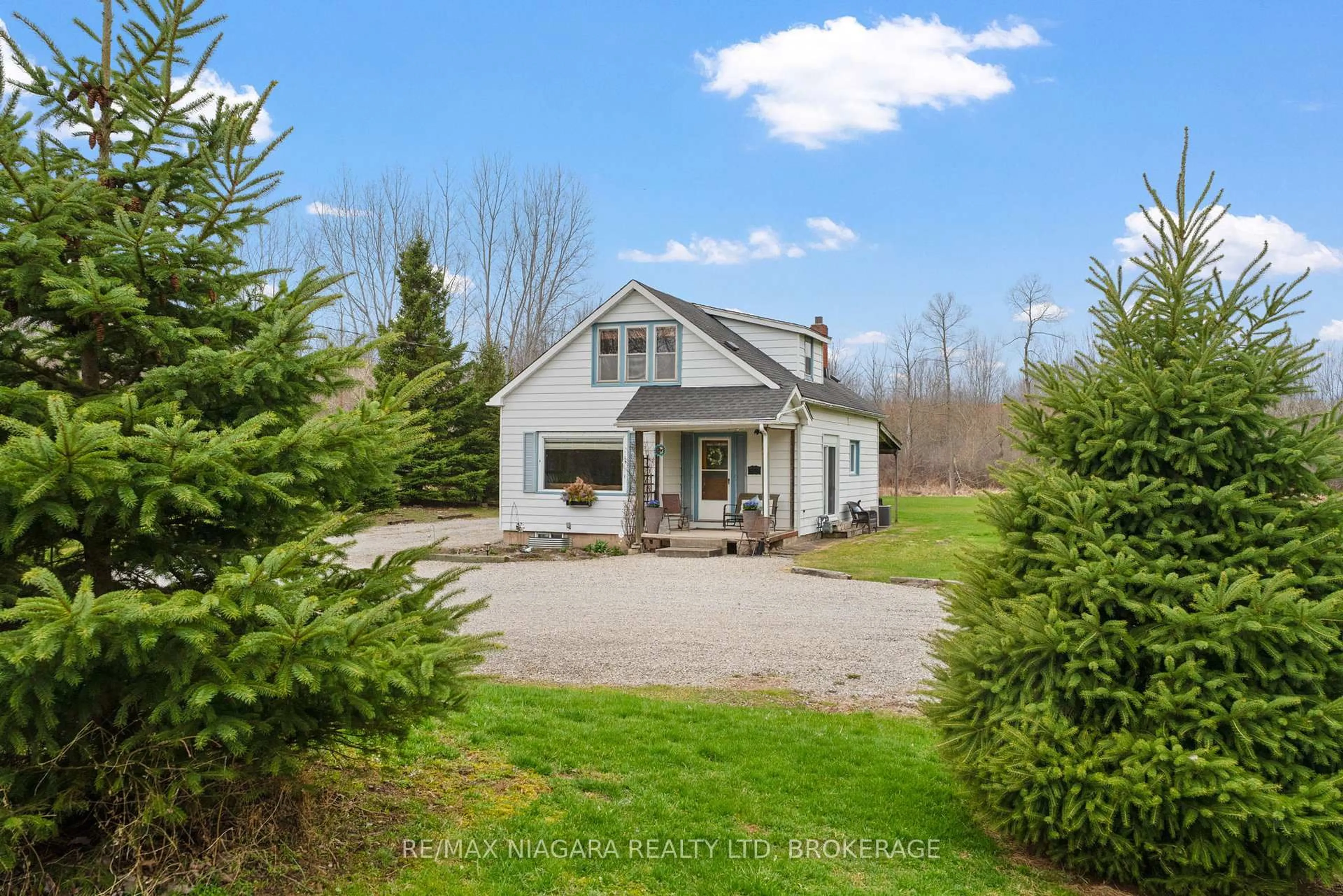 A pic from outside/outdoor area/front of a property/back of a property/a pic from drone, unknown for 1183 Merrittville Highway, Thorold Ontario L3B 5N5