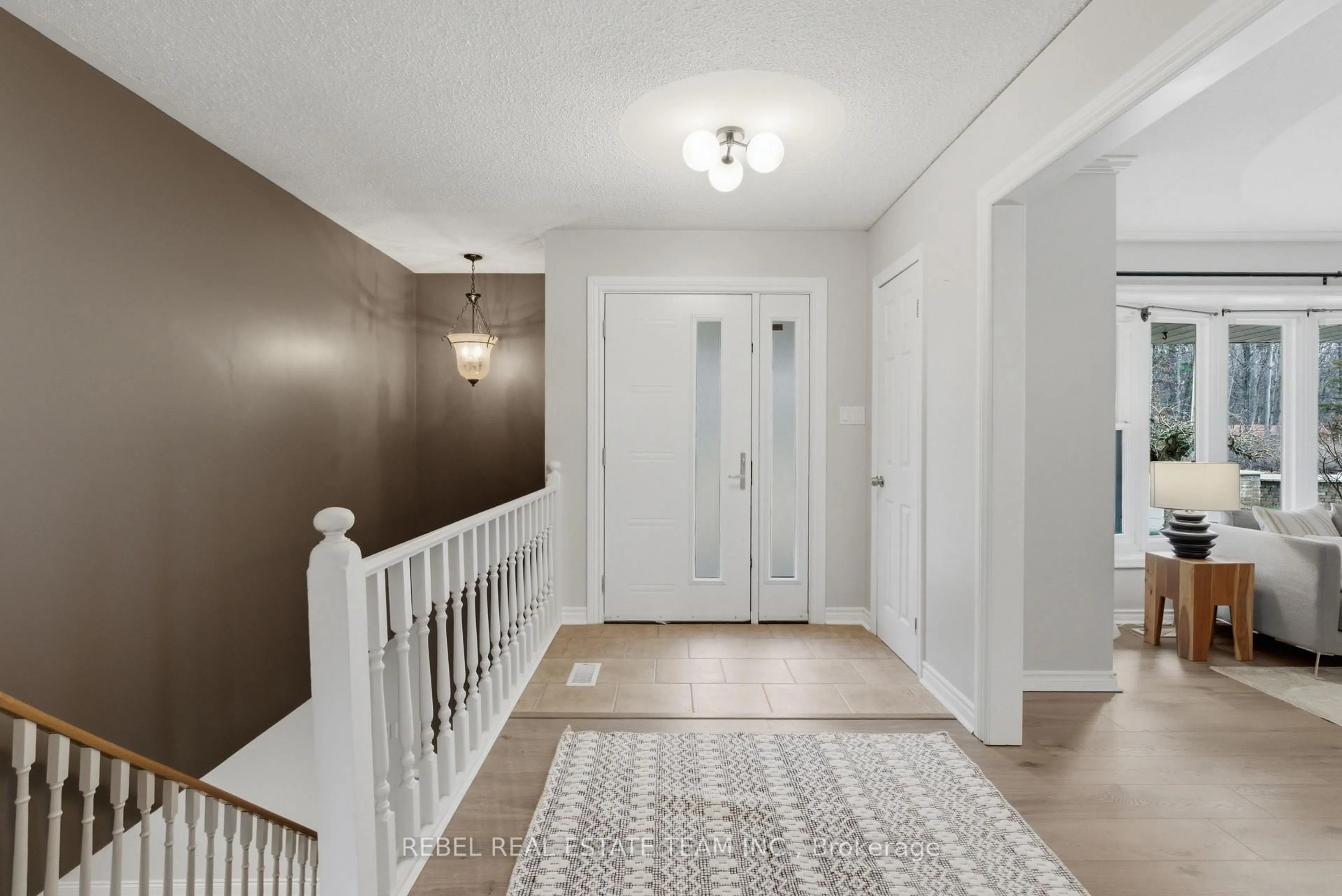 Indoor entryway for 323 FLYING CLUB Rd, Stirling Ontario K0K 3E0