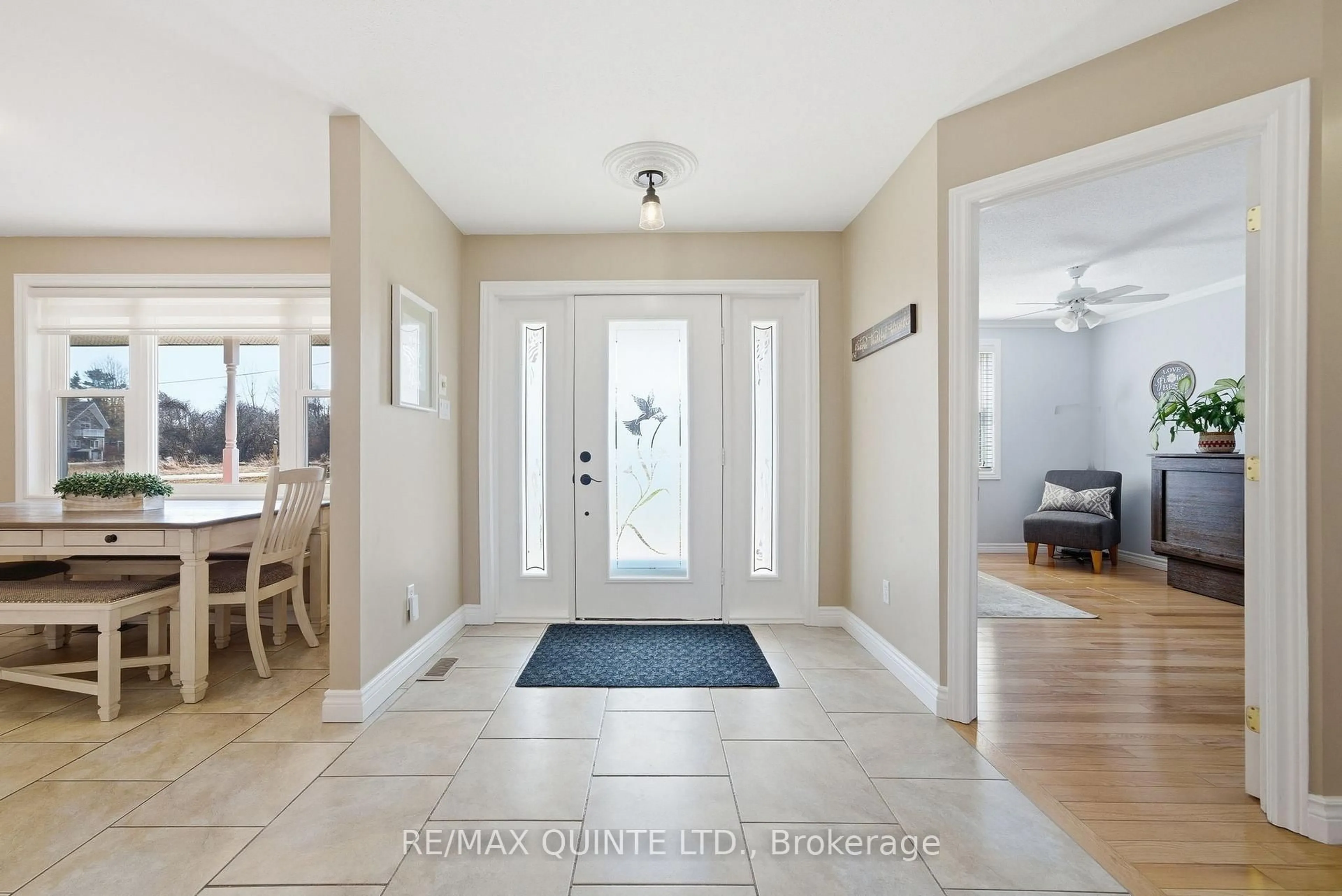 Indoor entryway for 19 St Andrews Lane Dr, Rideau Lakes Ontario K0G 1X0