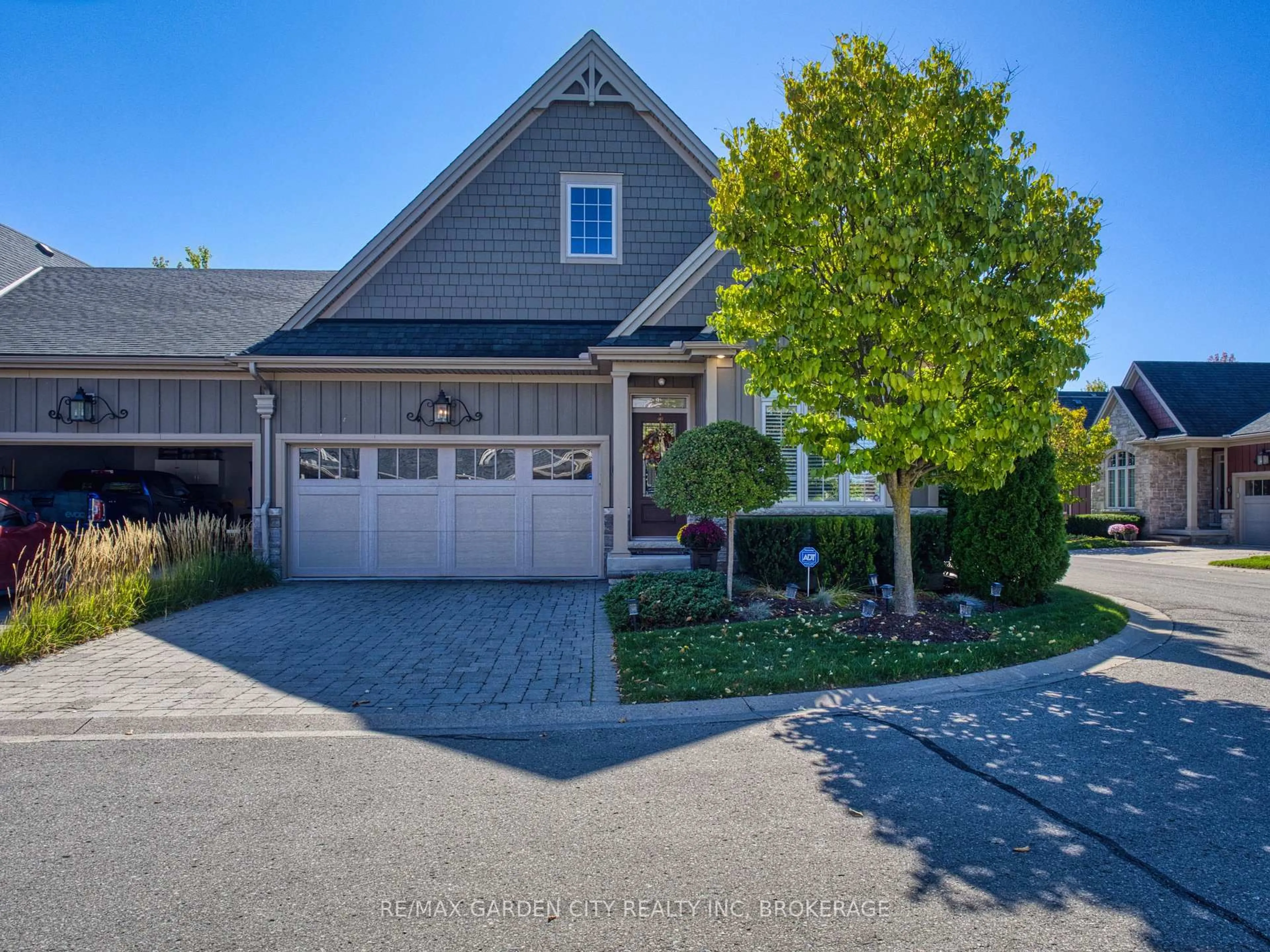 Home with brick exterior material, street for 215 Vansickle Rd #15, St. Catharines Ontario L2S 0E3