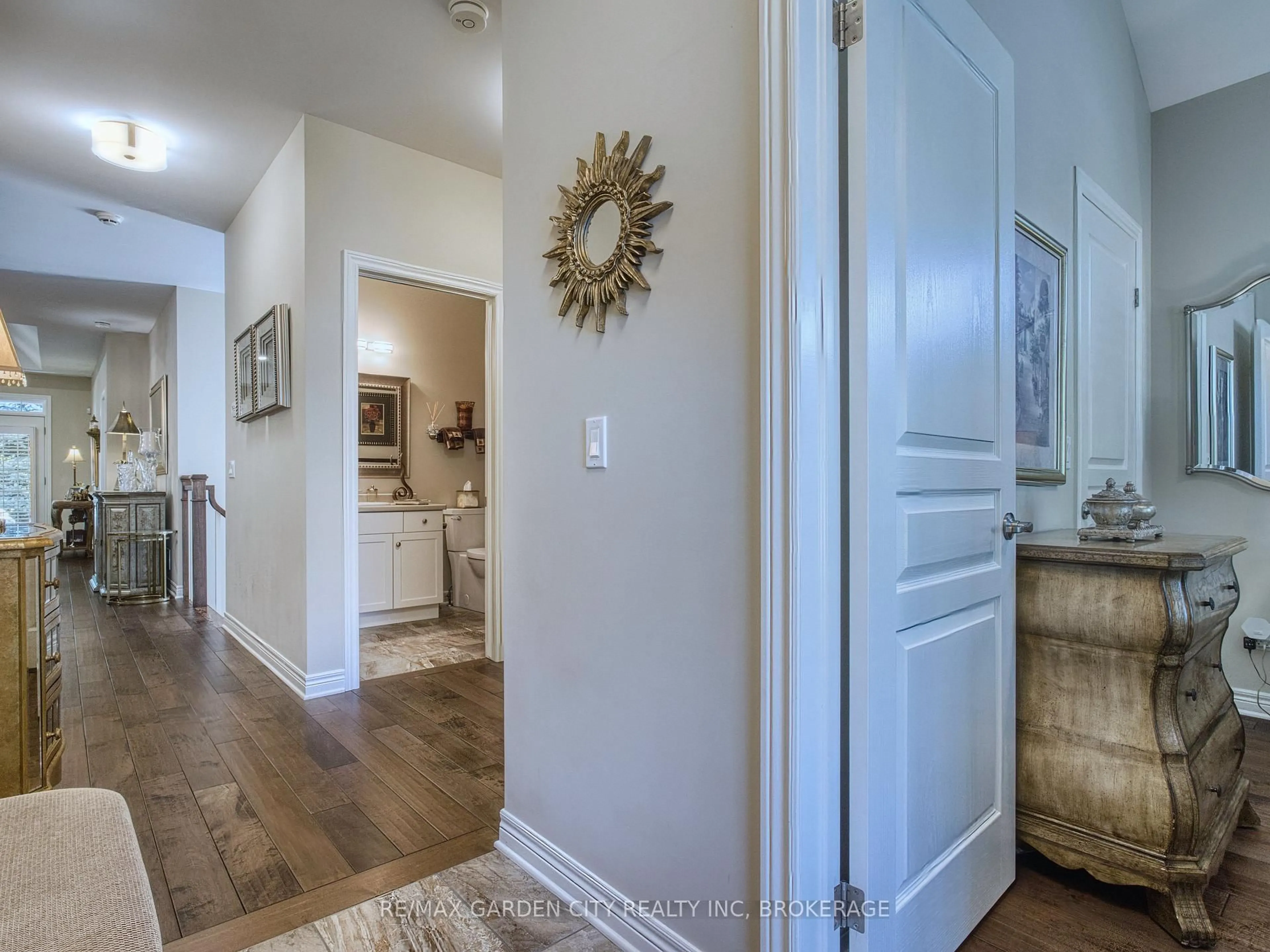 Indoor entryway for 215 Vansickle Rd #15, St. Catharines Ontario L2S 0E3