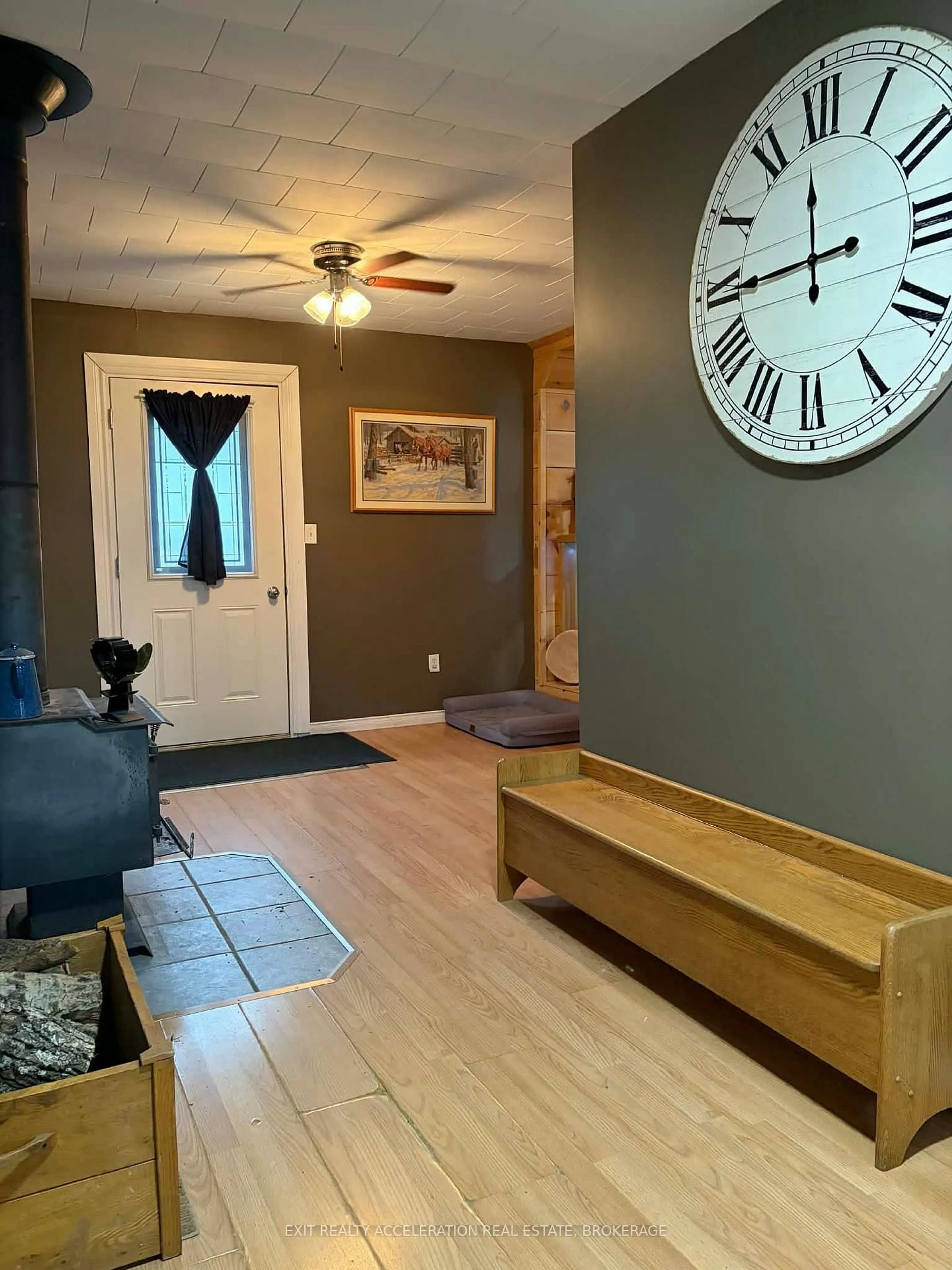 Indoor entryway for 2580 County Road 41, Greater Napanee Ontario K0K 2W0