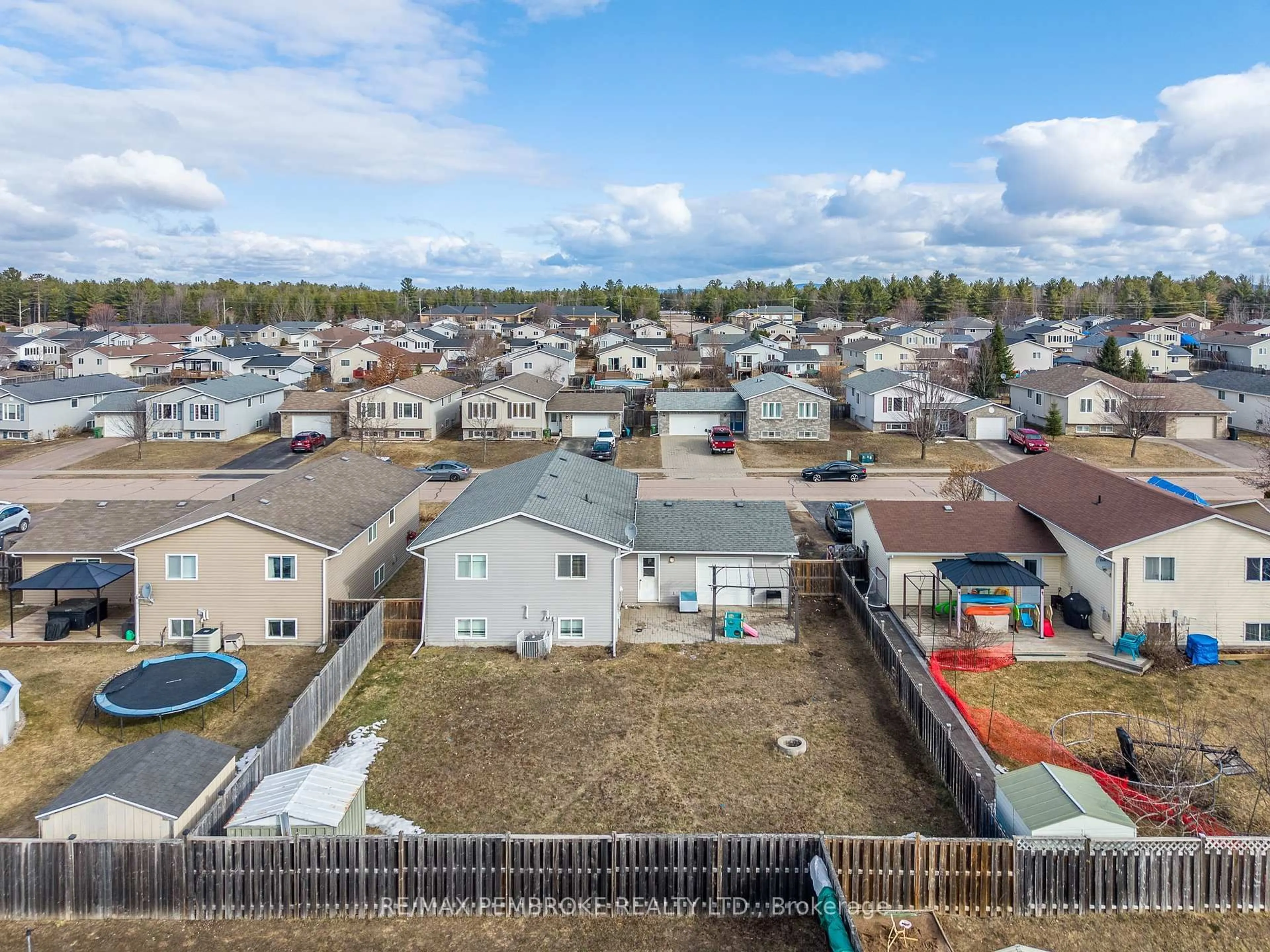 A pic from outside/outdoor area/front of a property/back of a property/a pic from drone, street for 46 Highland Park Dr, Petawawa Ontario K8H 0A3