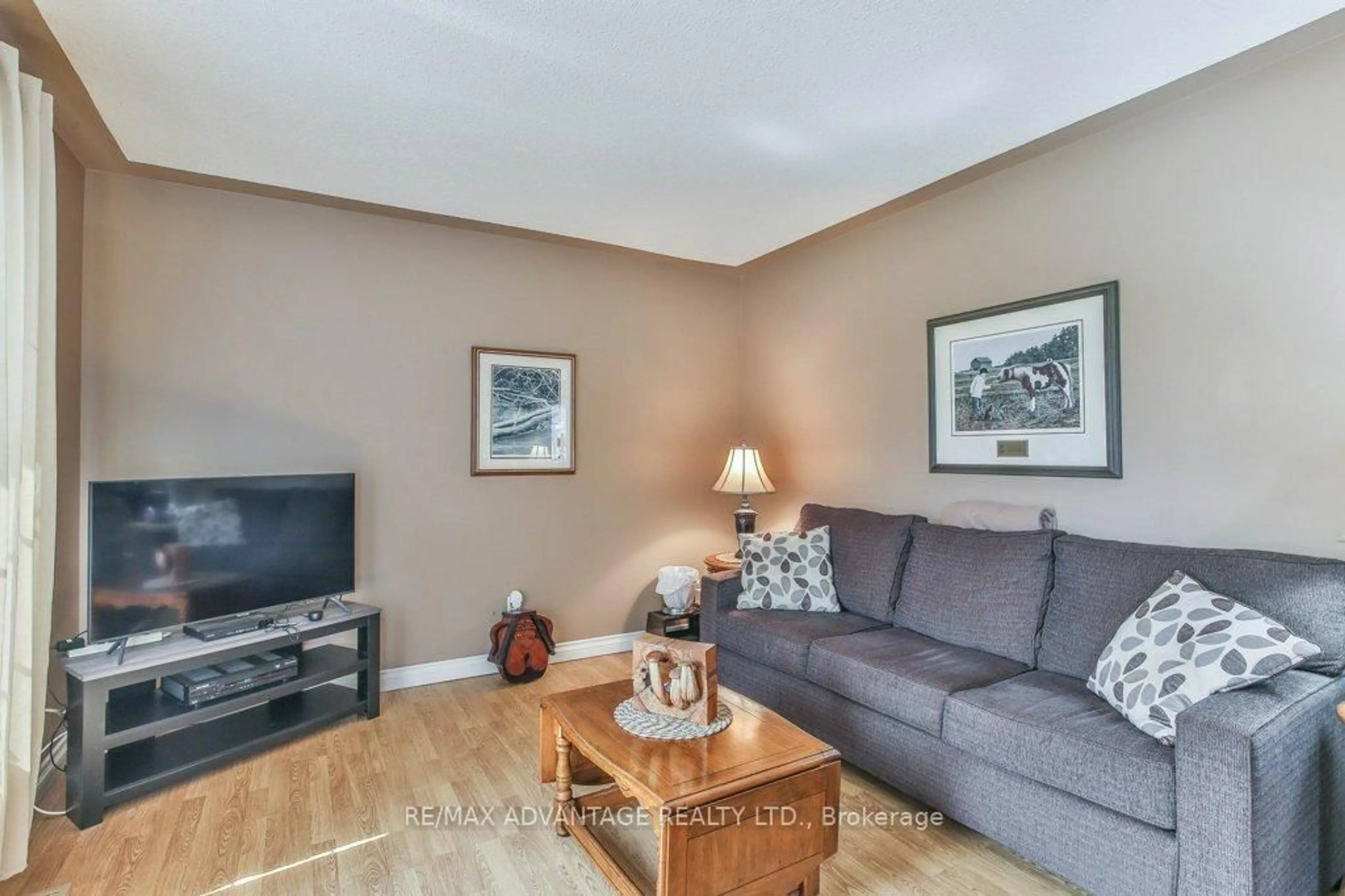 Living room with furniture, unknown for 29 Cornell Cres, London East Ontario N5V 1N2