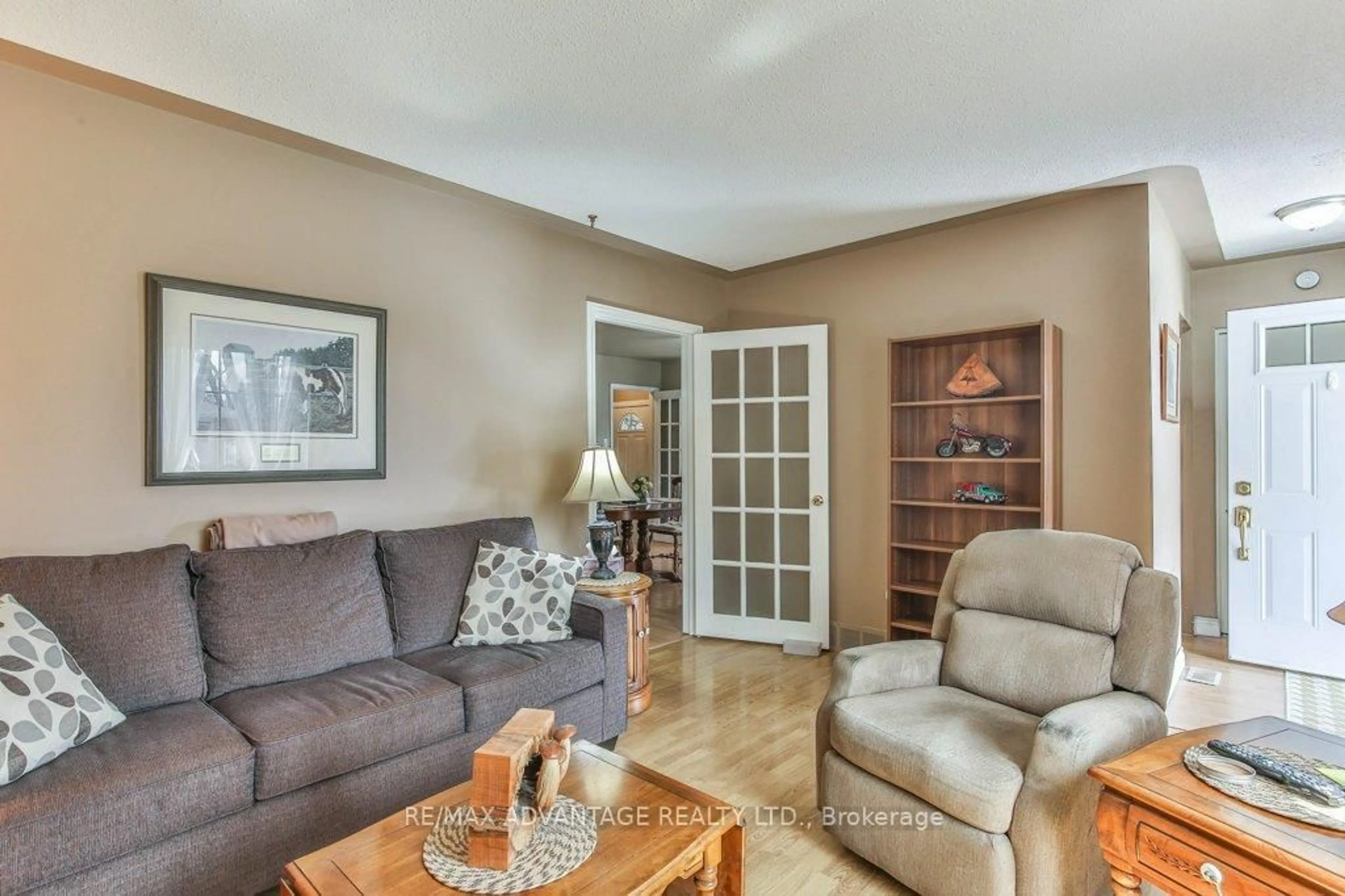 Living room with furniture, unknown for 29 Cornell Cres, London East Ontario N5V 1N2