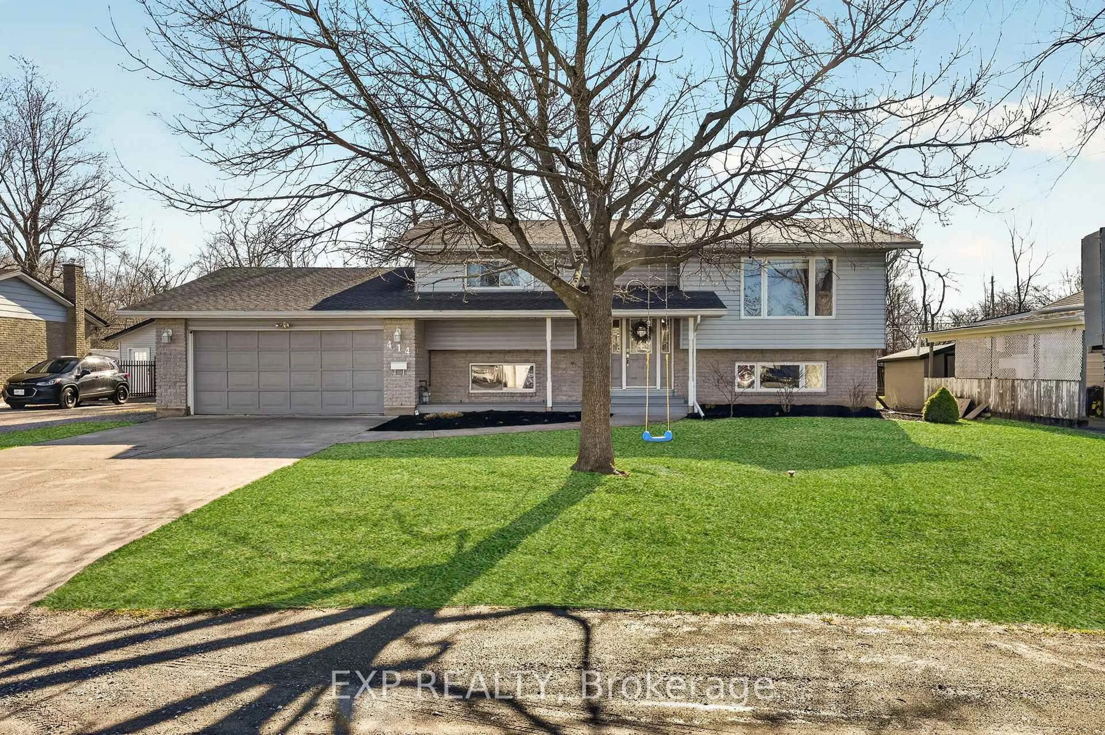 Home with vinyl exterior material, street for 414 Fairview Rd, Fort Erie Ontario L2A 4S2