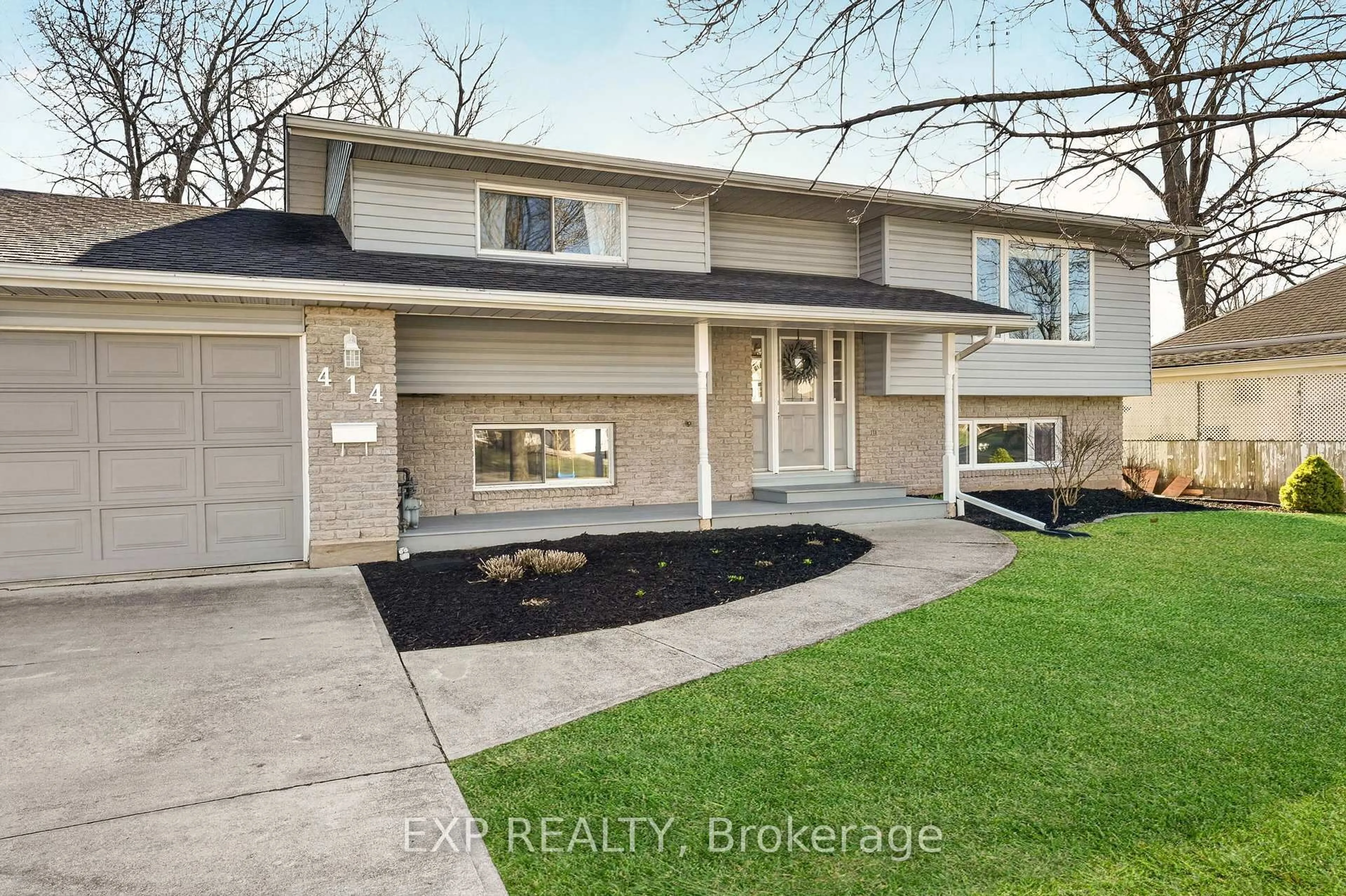 Home with vinyl exterior material, street for 414 Fairview Rd, Fort Erie Ontario L2A 4S2