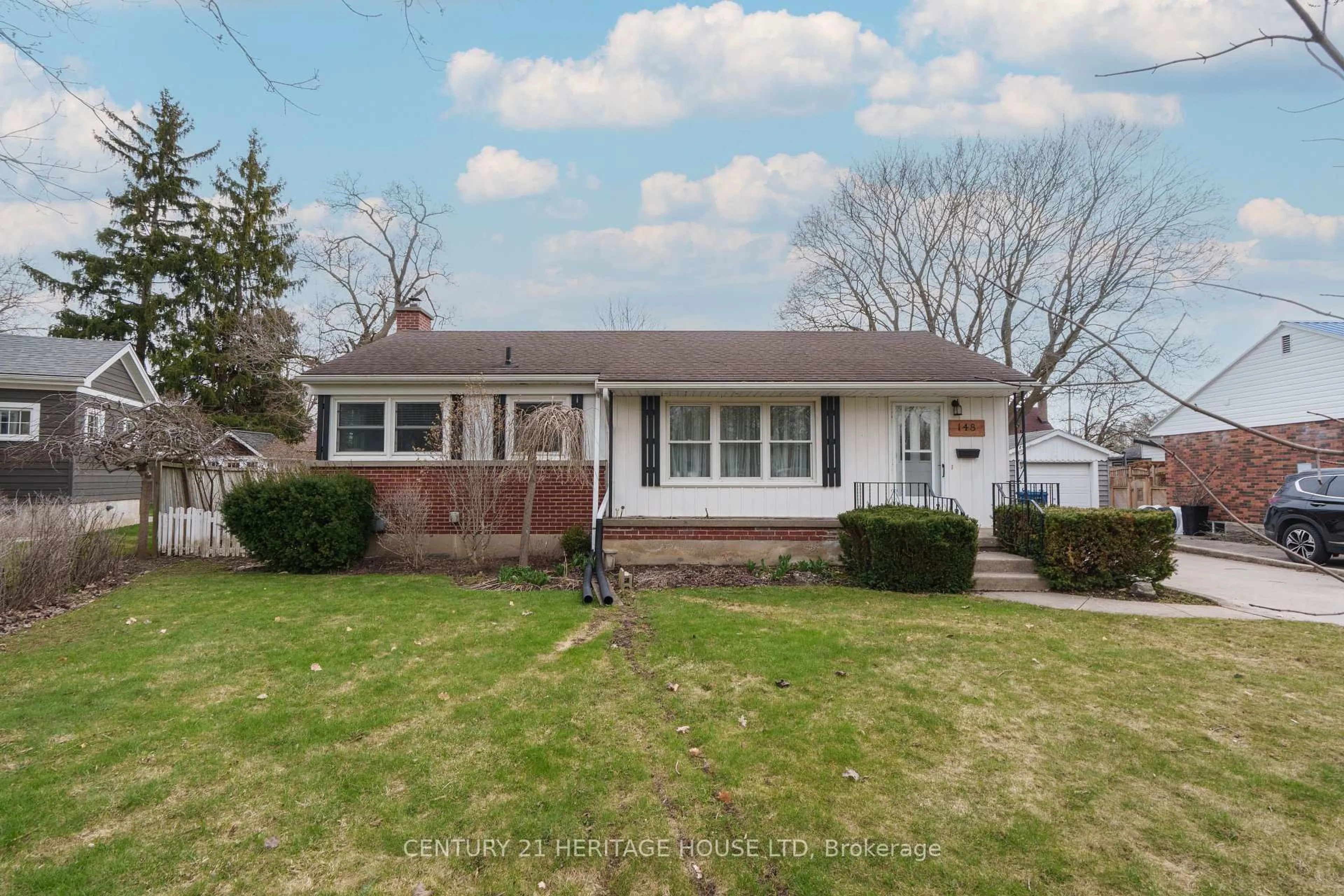 Home with vinyl exterior material, street for 148 Glastonbury Cres, Stratford Ontario N5A 6J3