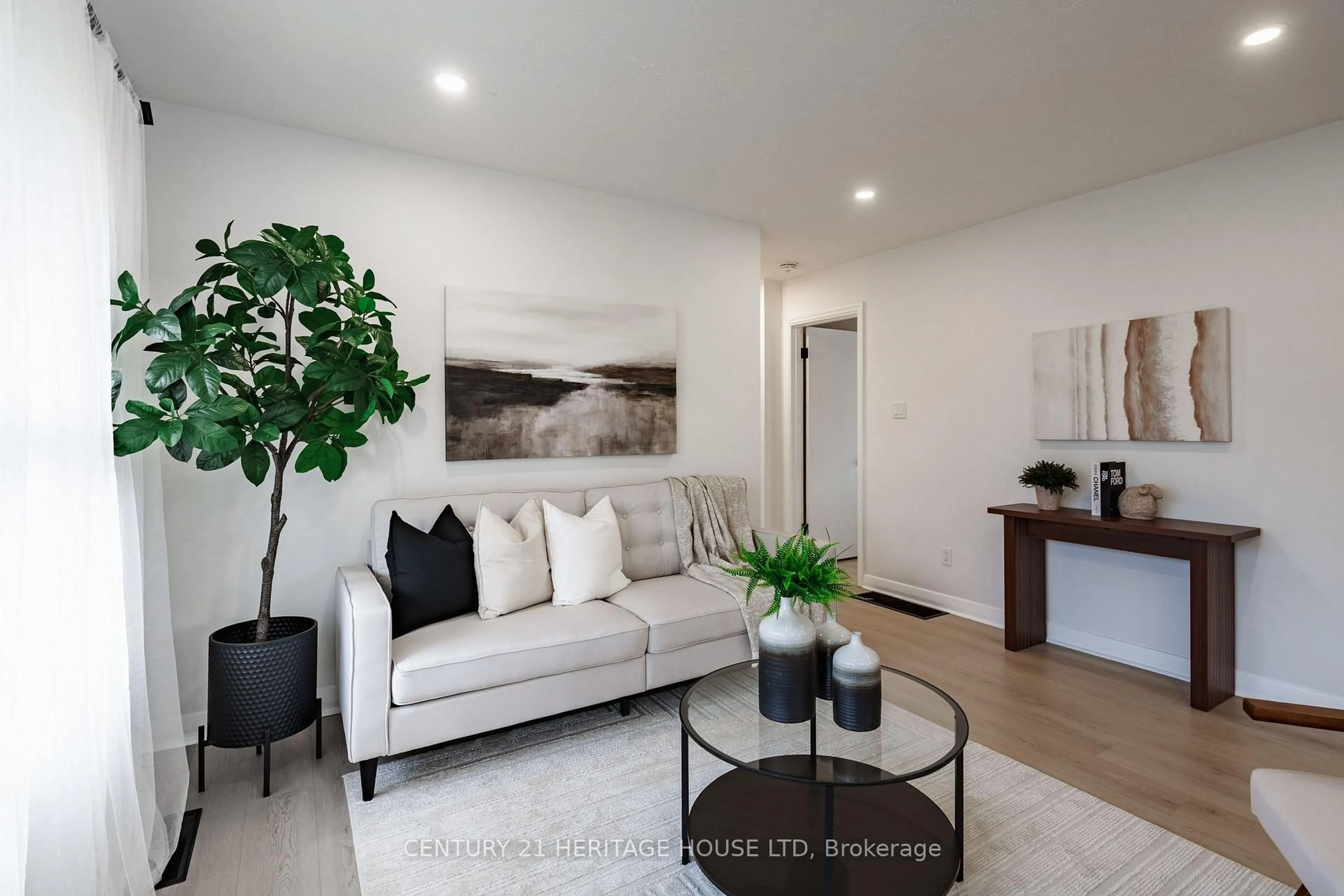 Living room with furniture, unknown for 148 Glastonbury Cres, Stratford Ontario N5A 6J3