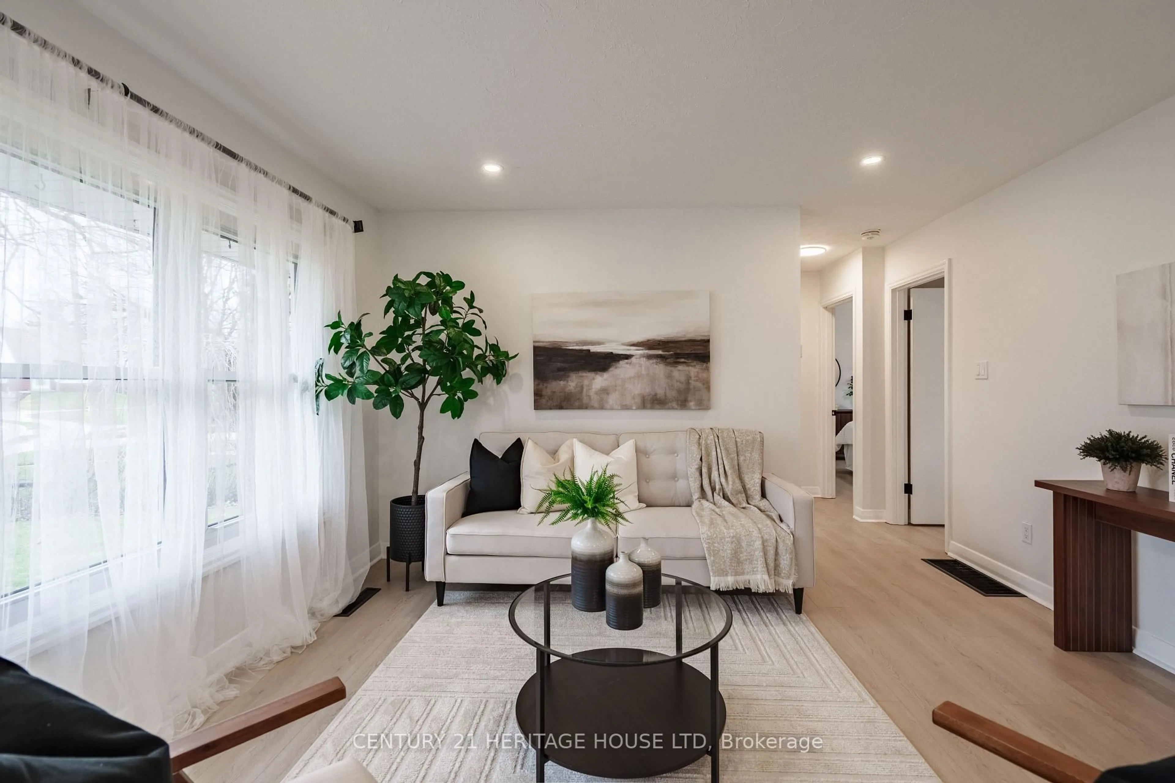 Living room with furniture, unknown for 148 Glastonbury Cres, Stratford Ontario N5A 6J3