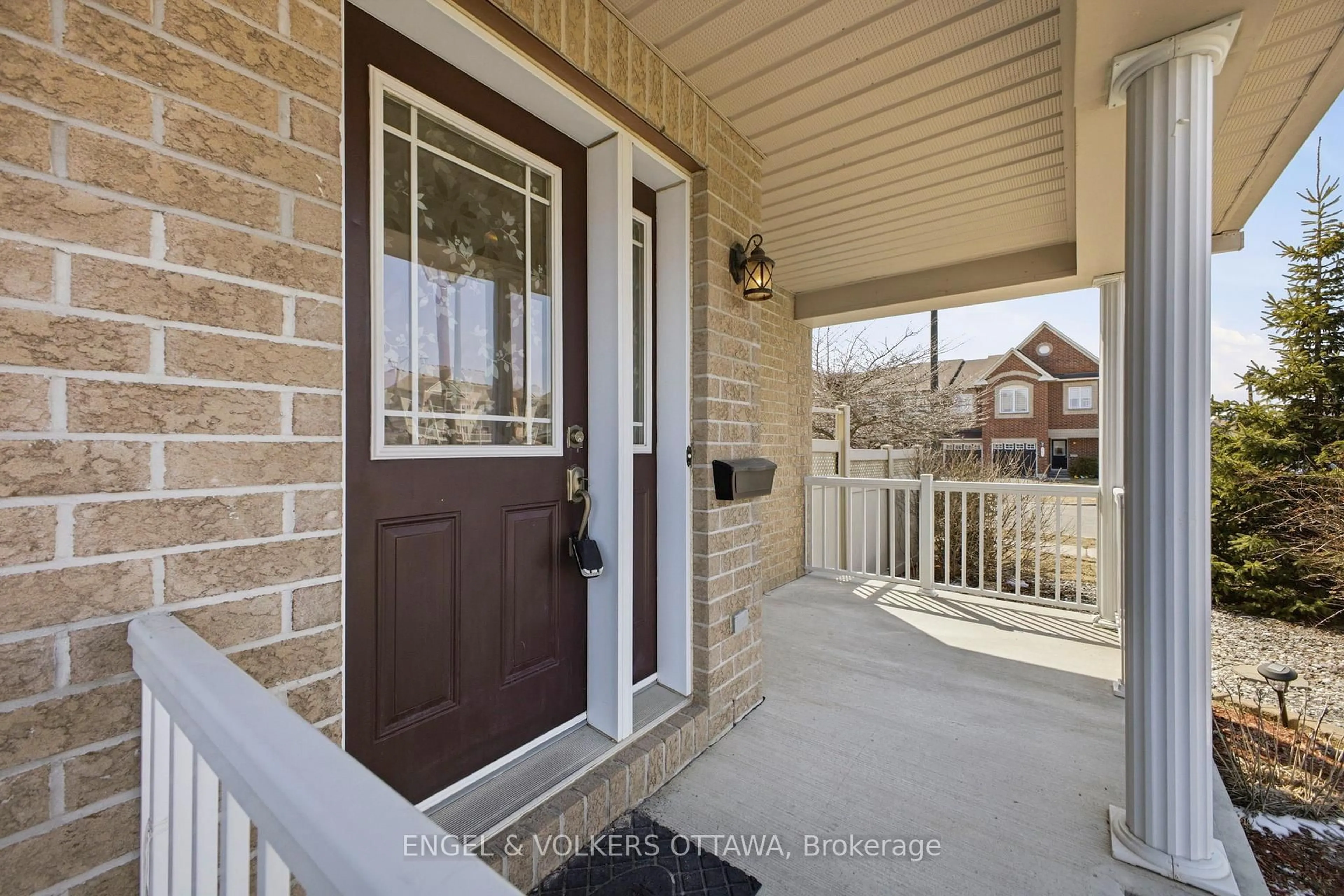 Indoor entryway for 234 Branthaven St, Ottawa Ontario K4A 0H6