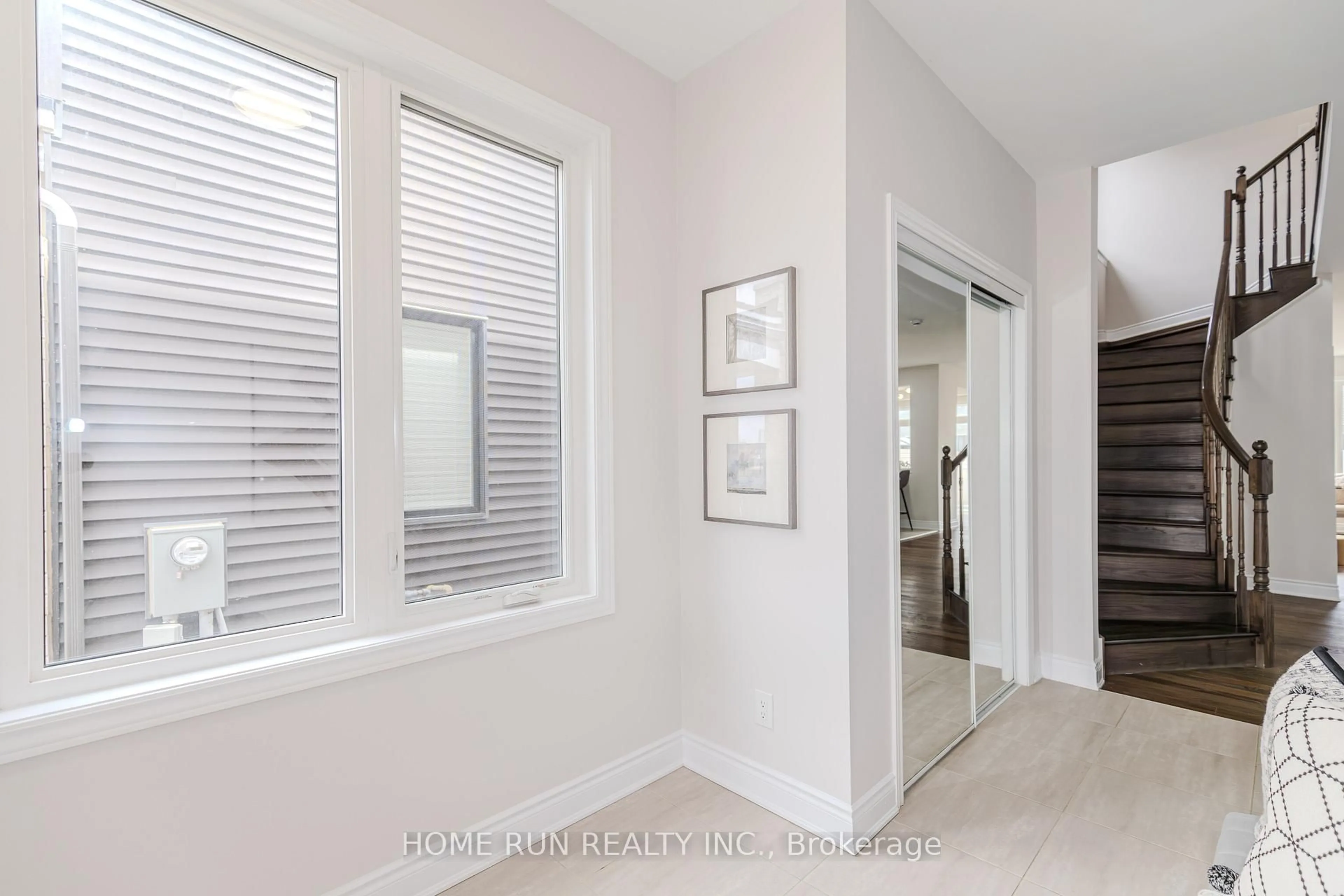 Indoor entryway for 914 Rubicon Pl, Ottawa Ontario K2V 0R1