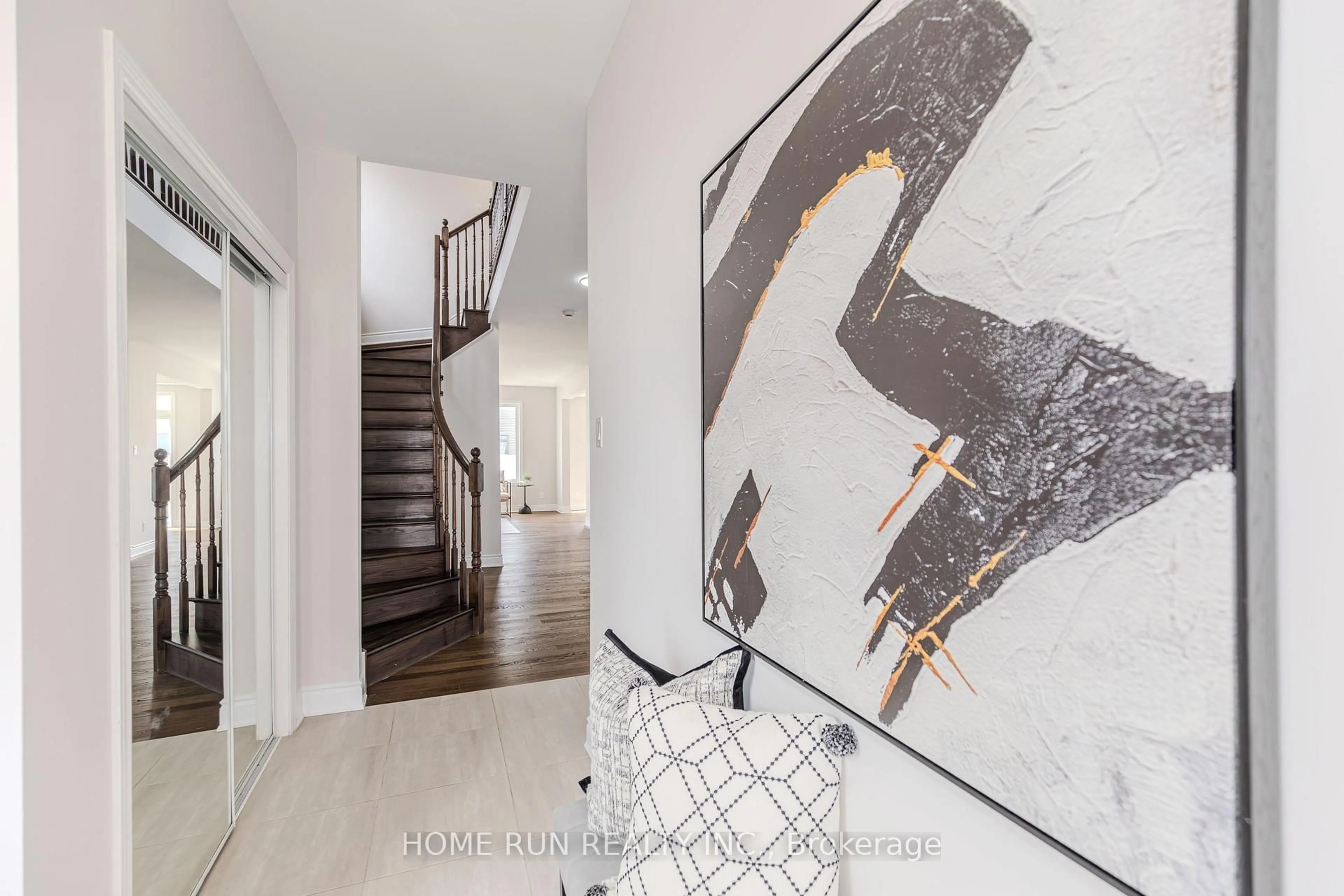 Indoor entryway for 914 Rubicon Pl, Ottawa Ontario K2V 0R1