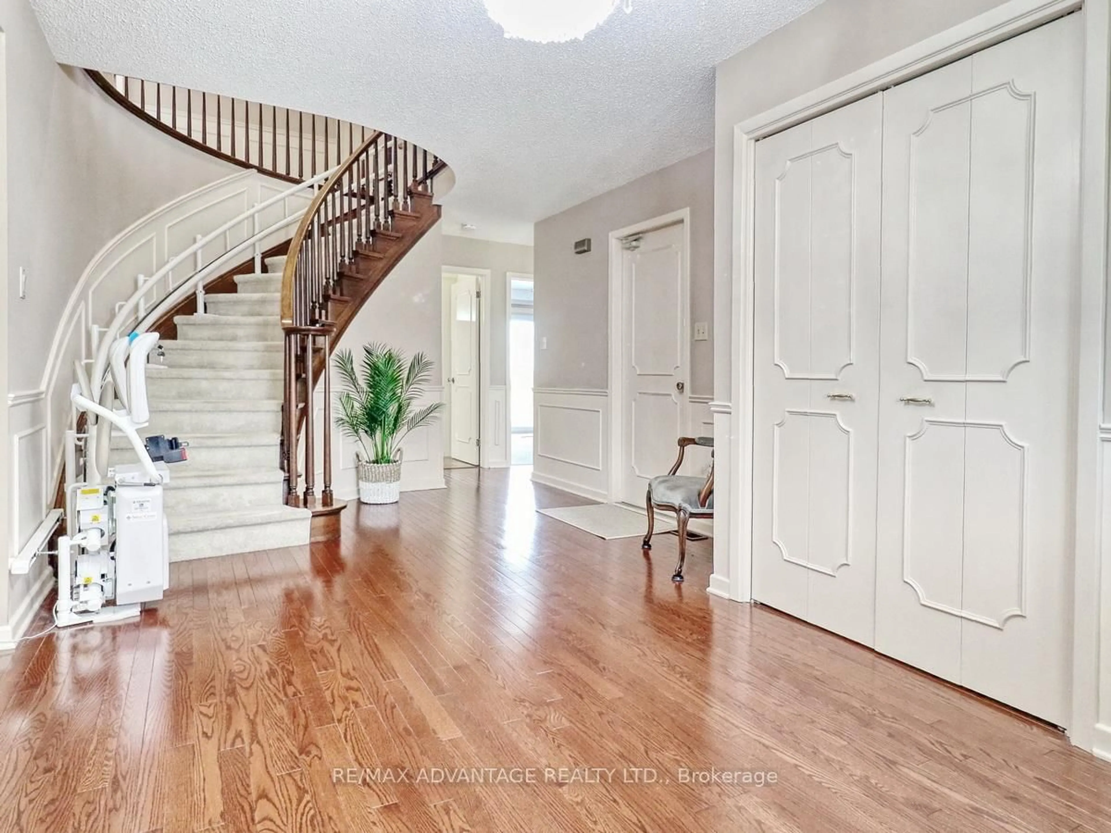 Indoor entryway for 150 Guildford Cres, London South Ontario N6J 3Y6